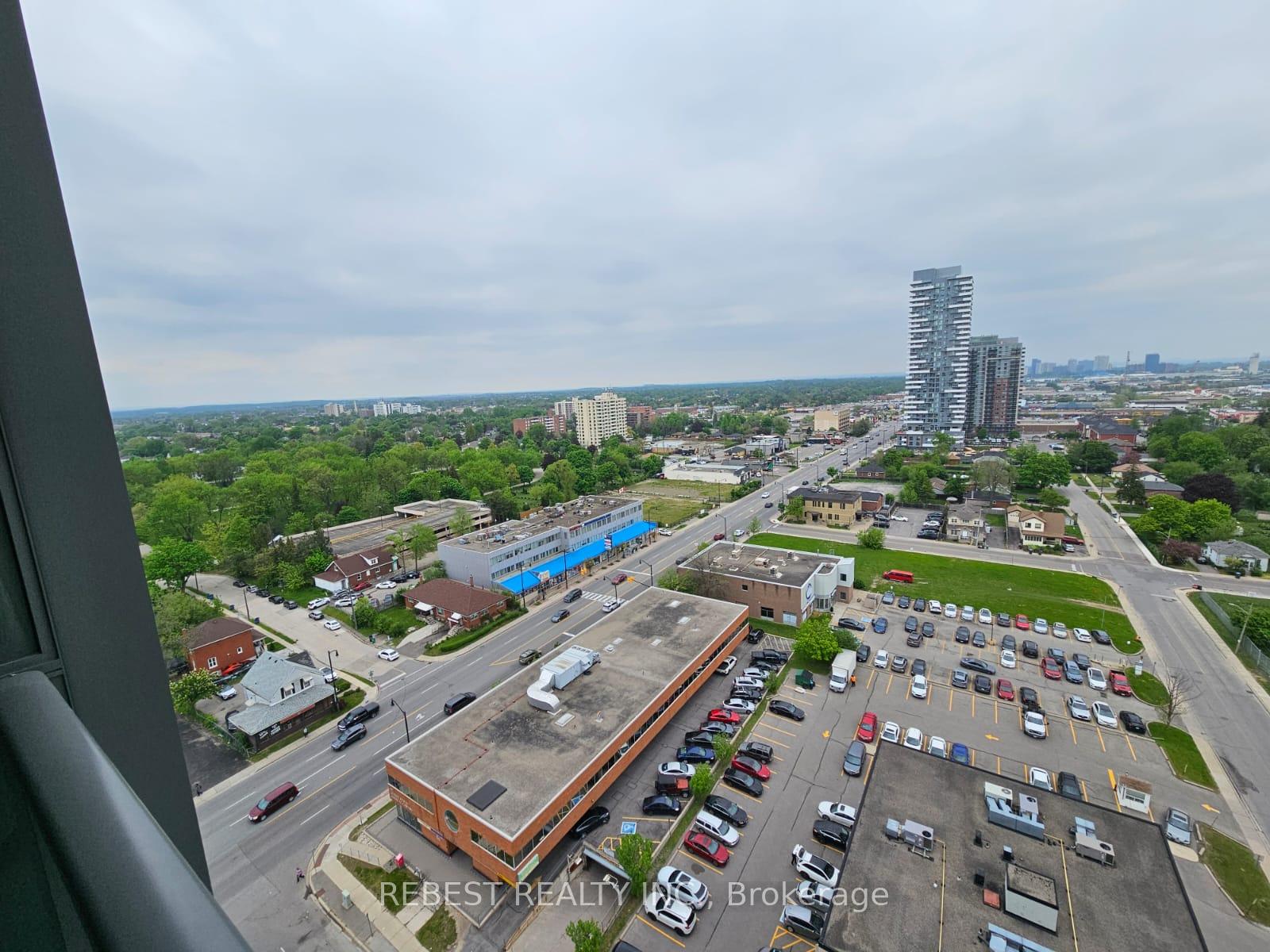 Photo 42 of 15 Lynch Street, Brampton, Downtown Brampton — HOMEH