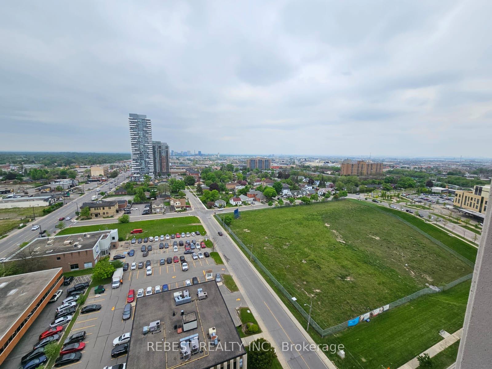 Photo 43 of 15 Lynch Street, Brampton, Downtown Brampton — HOMEH