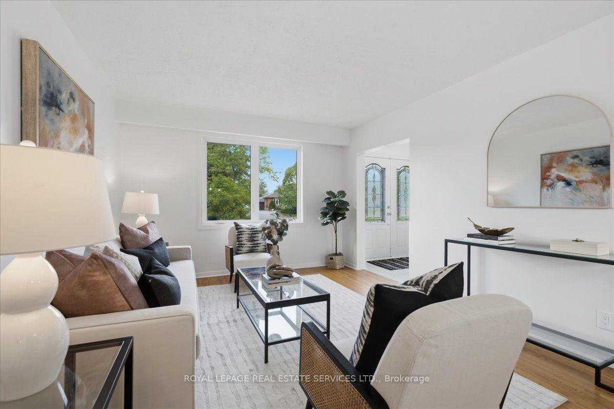 Photo 5 of 17 Rosegrove Place, Scarborough, Agincourt South-Malvern West — HOMEH