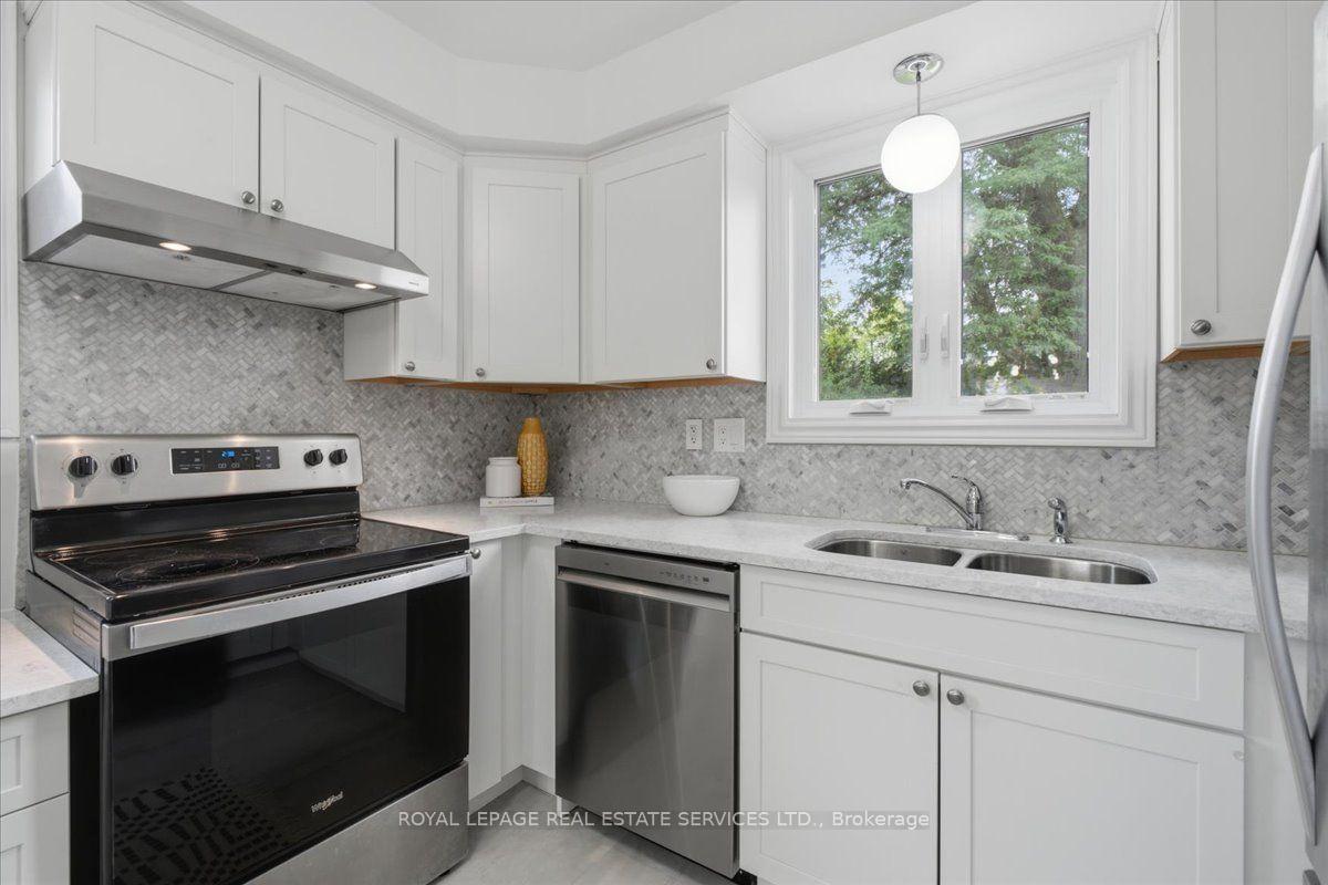 Photo 9 of 17 Rosegrove Place, Scarborough, Agincourt South-Malvern West — HOMEH