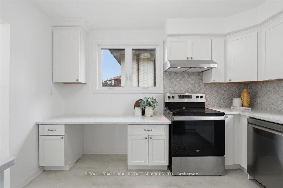 Photo 10 of 17 Rosegrove Place, Scarborough, Agincourt South-Malvern West — HOMEH