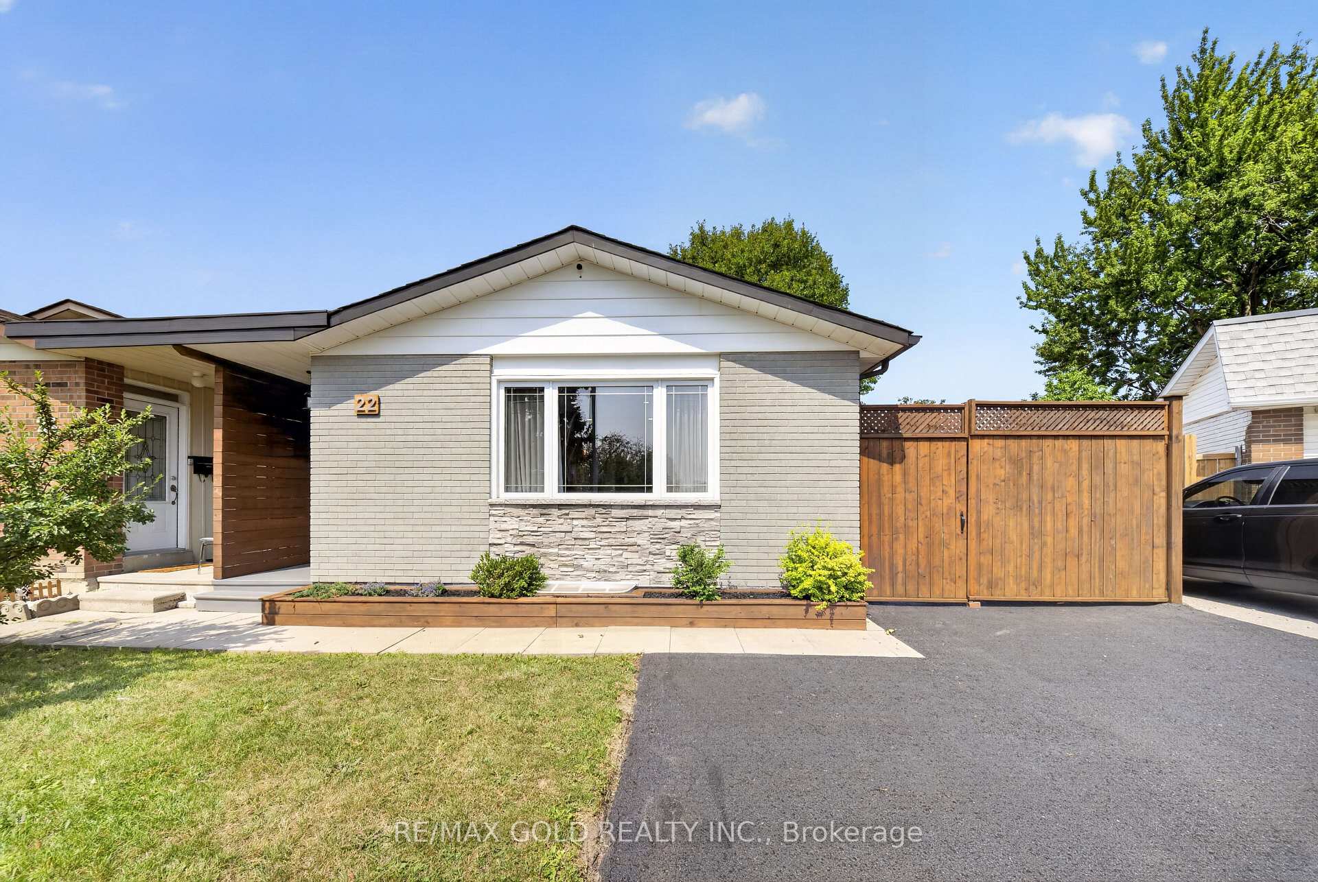 Photo 3 of 22 Deeside Crescent, Brampton, Southgate — HOMEH