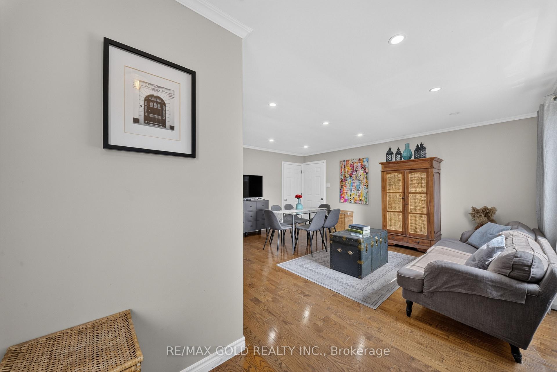 Photo 6 of 22 Deeside Crescent, Brampton, Southgate — HOMEH