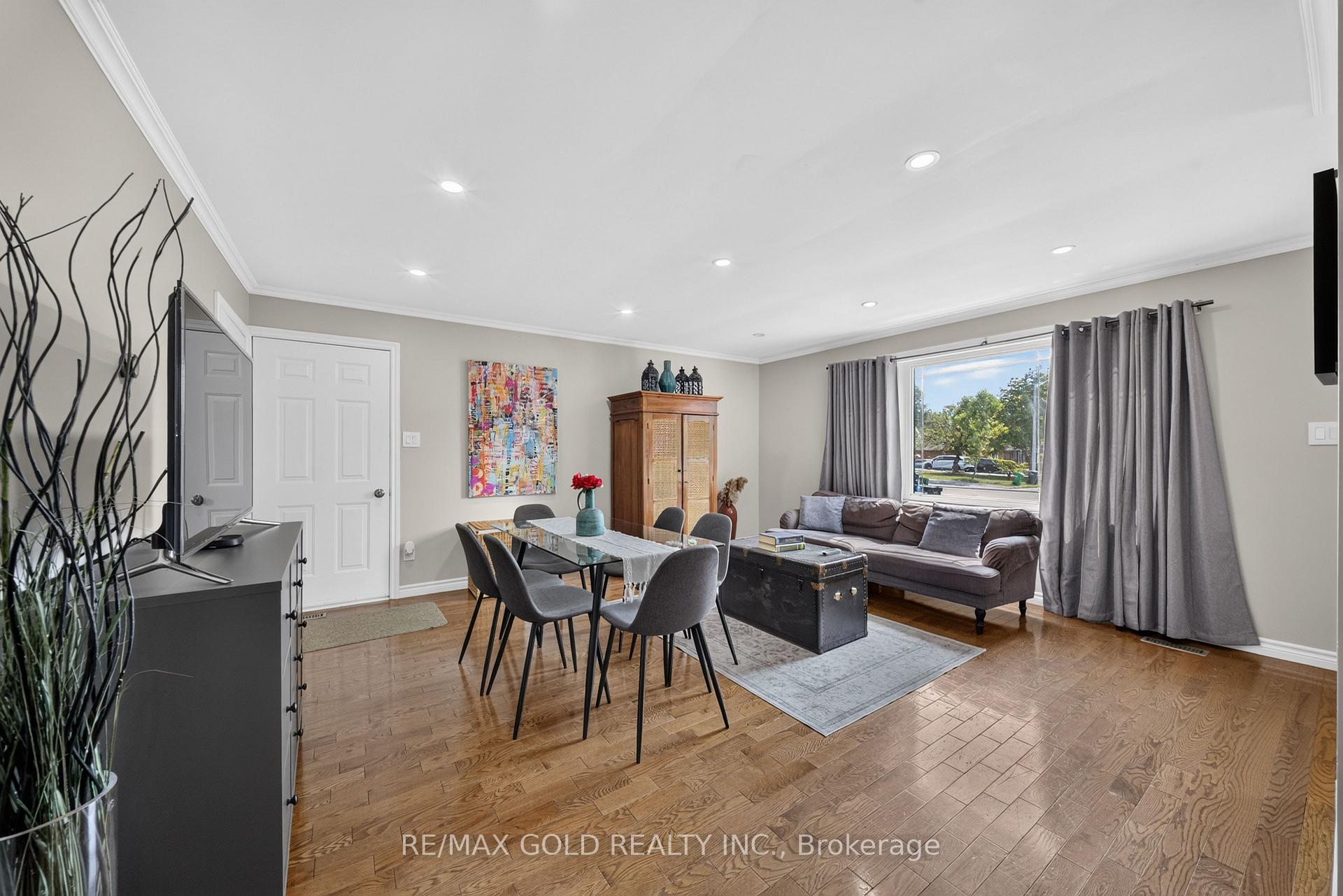 Photo 9 of 22 Deeside Crescent, Brampton, Southgate — HOMEH