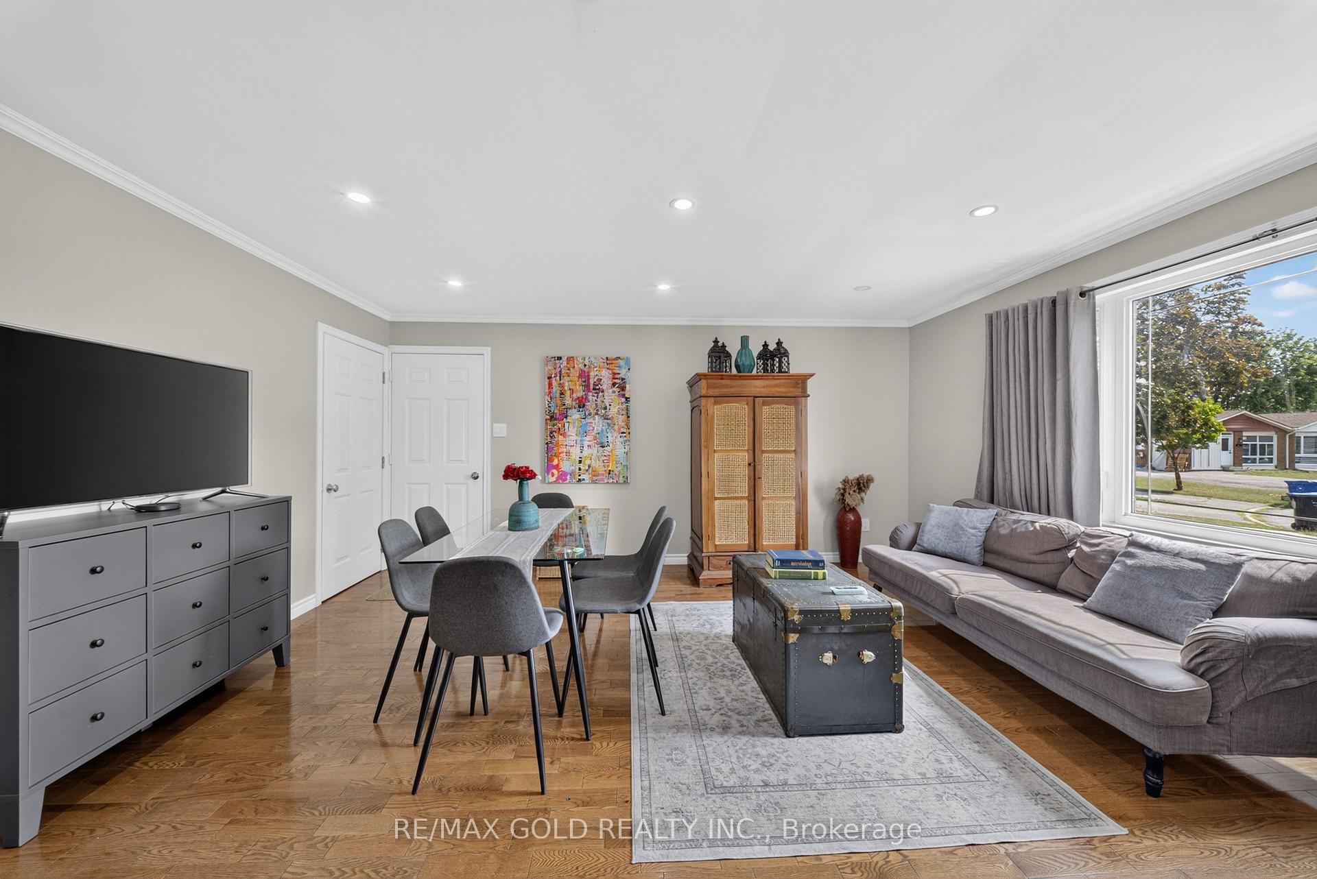 Photo 10 of 22 Deeside Crescent, Brampton, Southgate — HOMEH