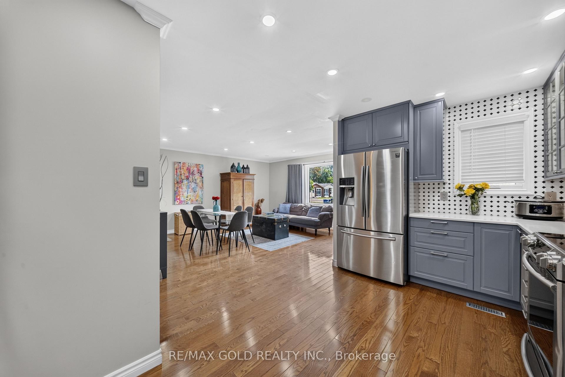 Photo 12 of 22 Deeside Crescent, Brampton, Southgate — HOMEH