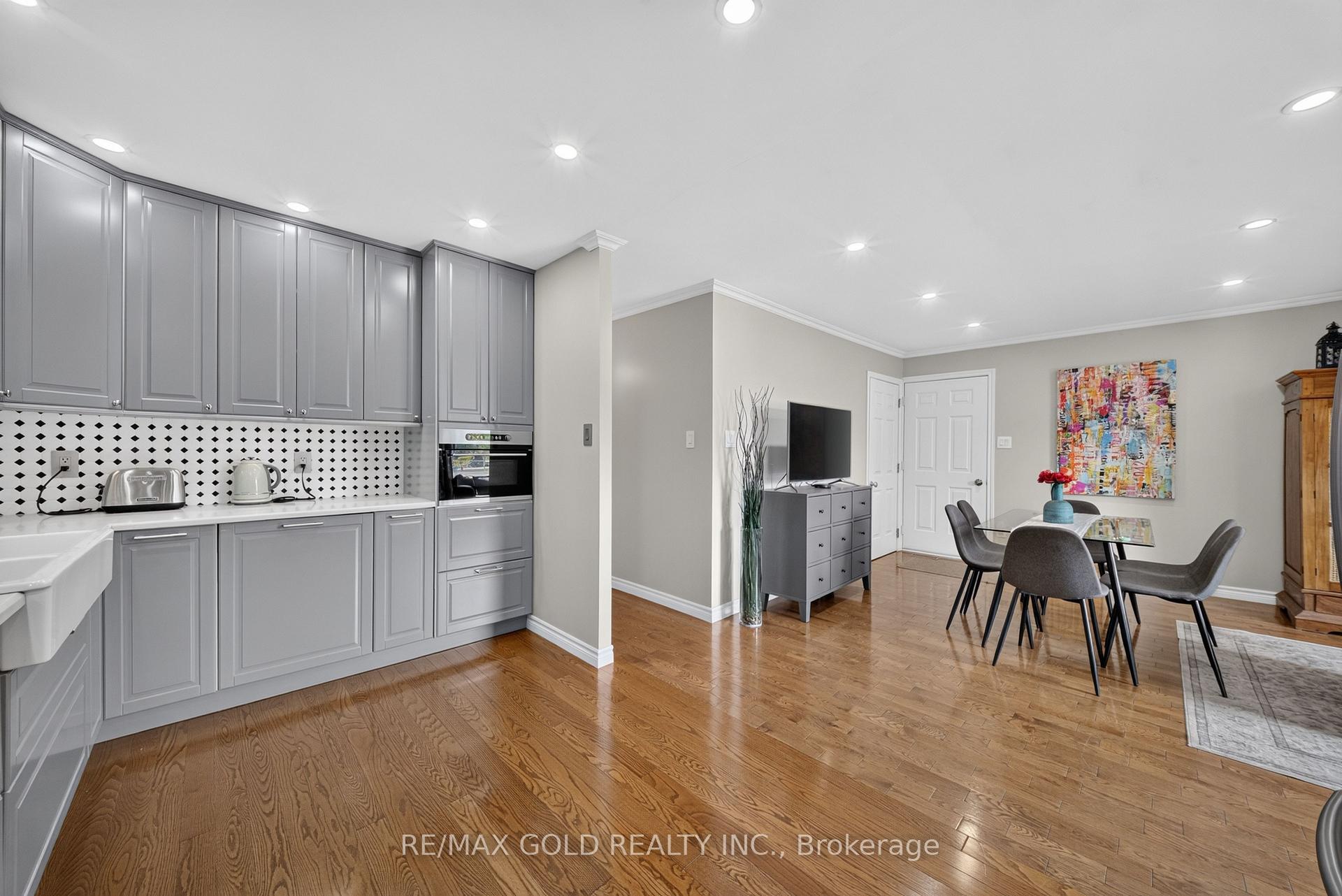 Photo 16 of 22 Deeside Crescent, Brampton, Southgate — HOMEH