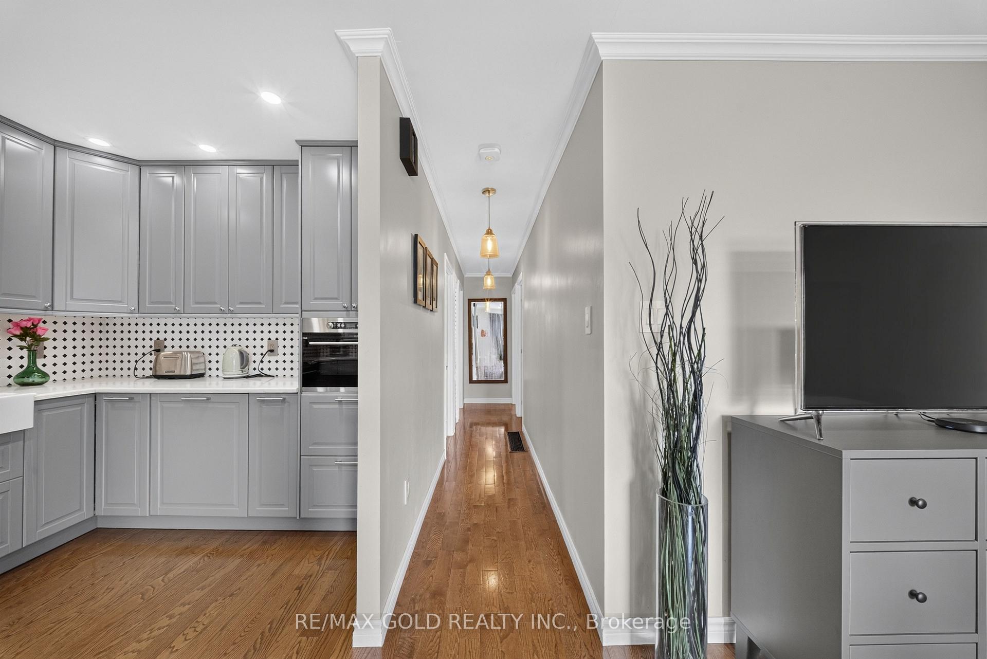Photo 17 of 22 Deeside Crescent, Brampton, Southgate — HOMEH
