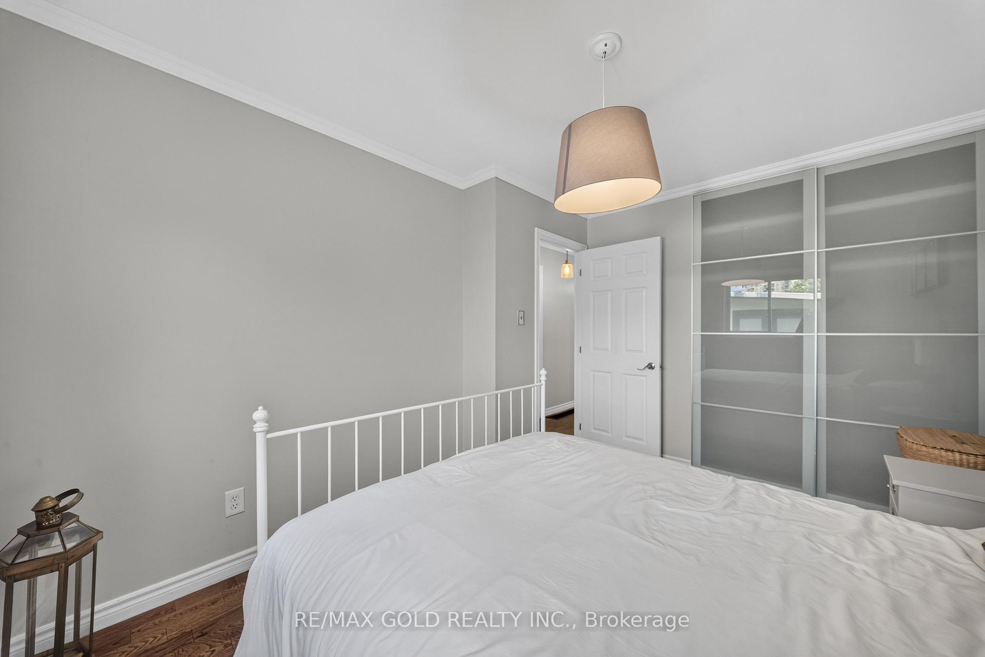 Photo 23 of 22 Deeside Crescent, Brampton, Southgate — HOMEH
