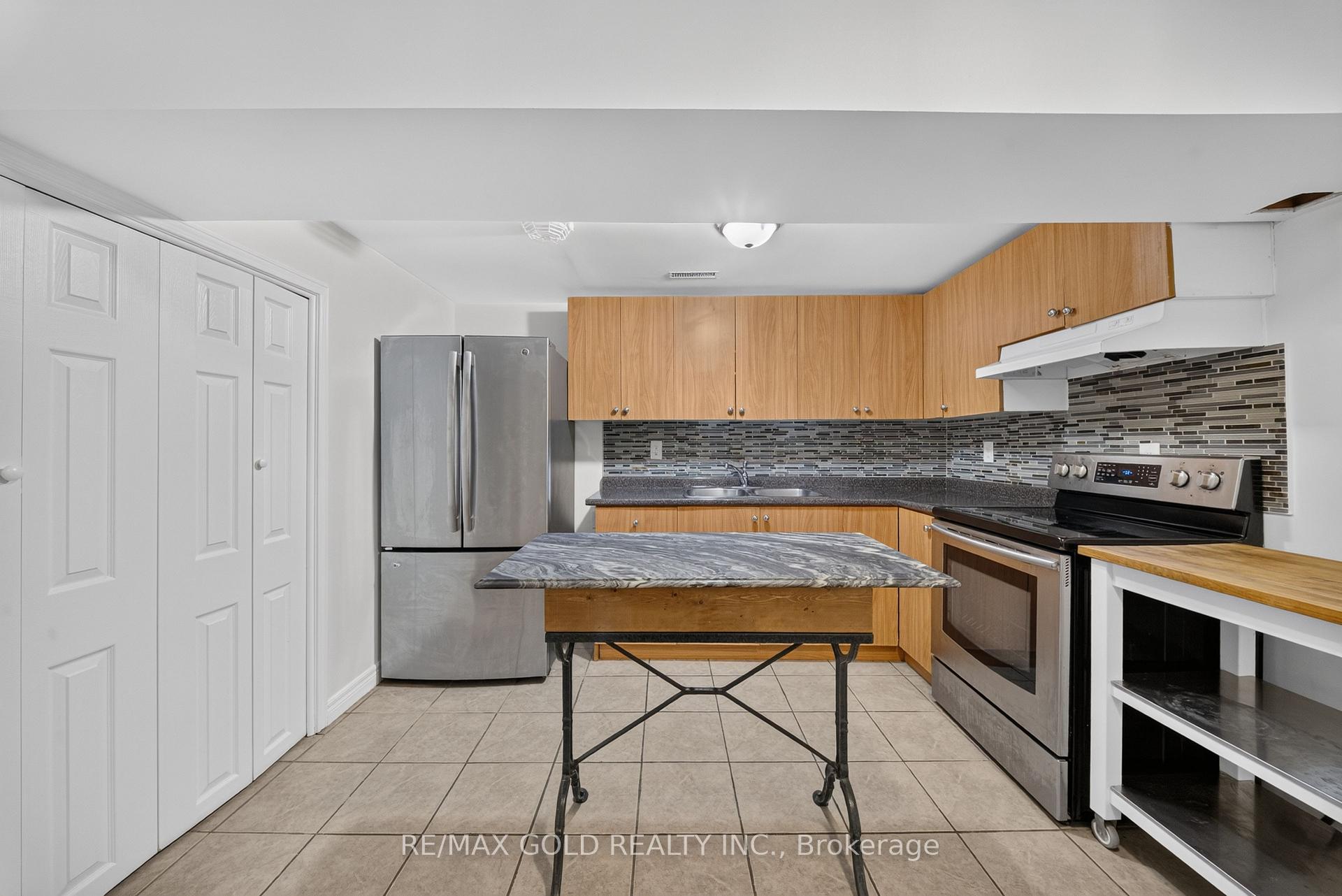 Photo 31 of 22 Deeside Crescent, Brampton, Southgate — HOMEH