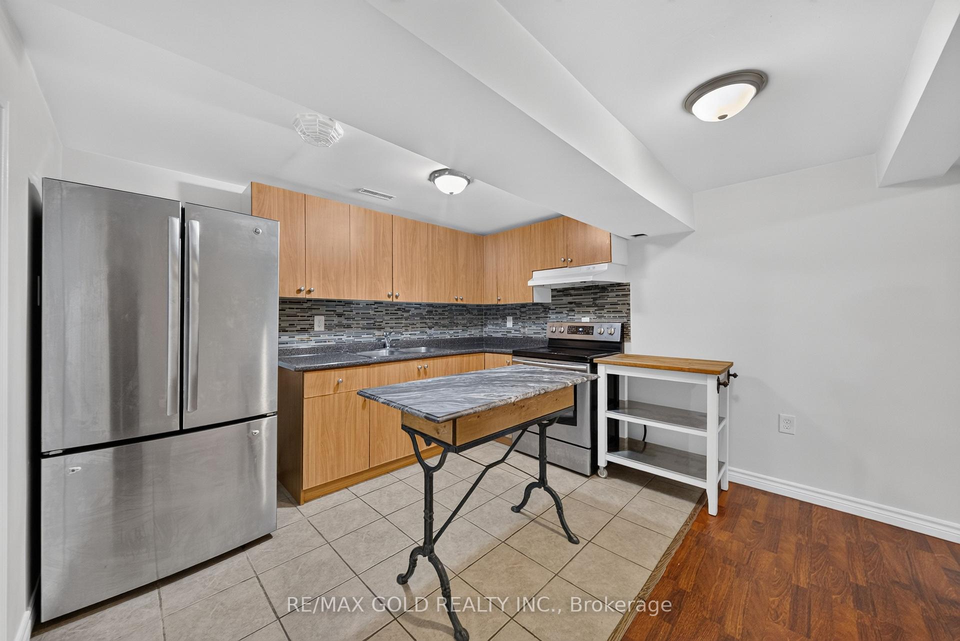 Photo 32 of 22 Deeside Crescent, Brampton, Southgate — HOMEH