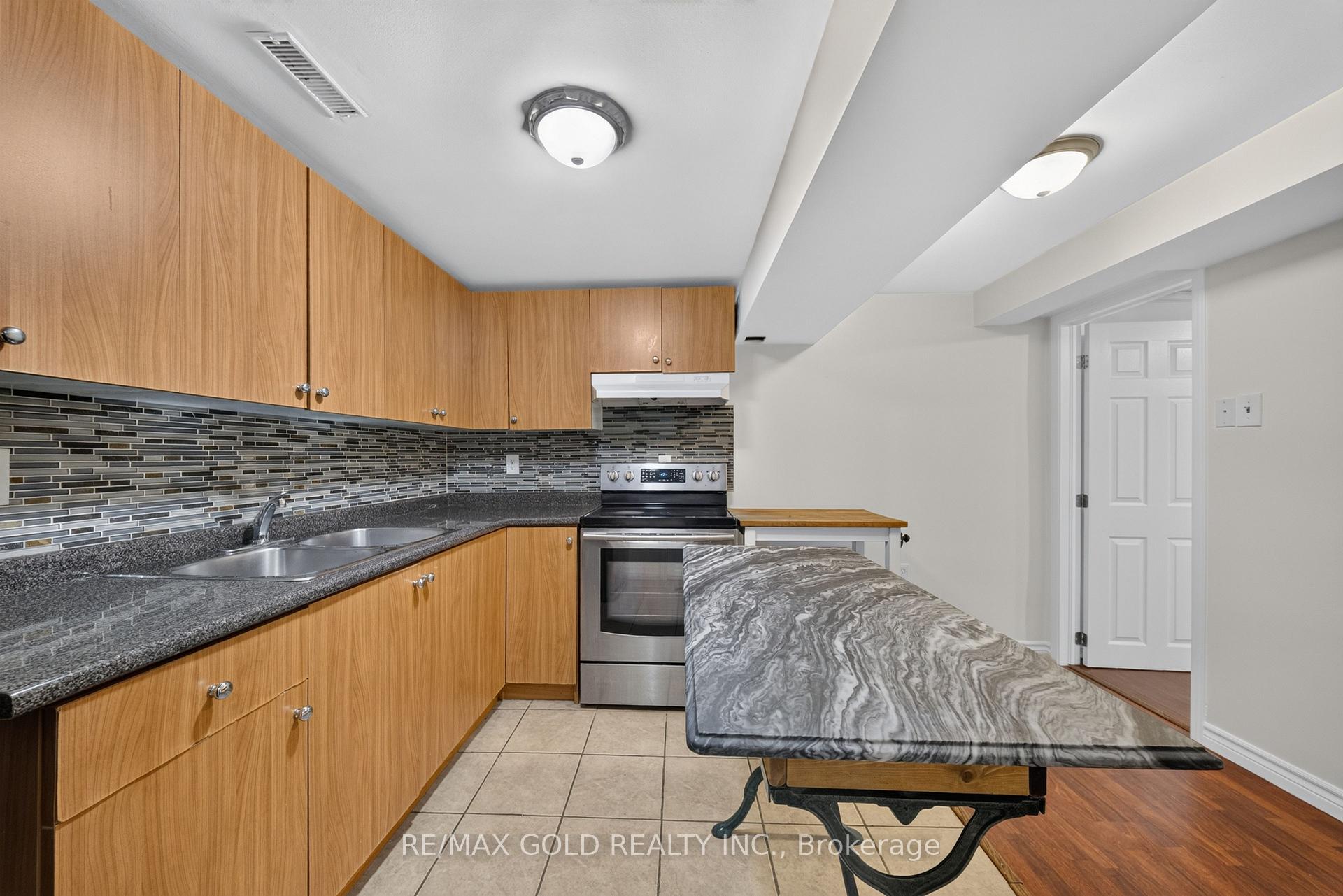 Photo 34 of 22 Deeside Crescent, Brampton, Southgate — HOMEH