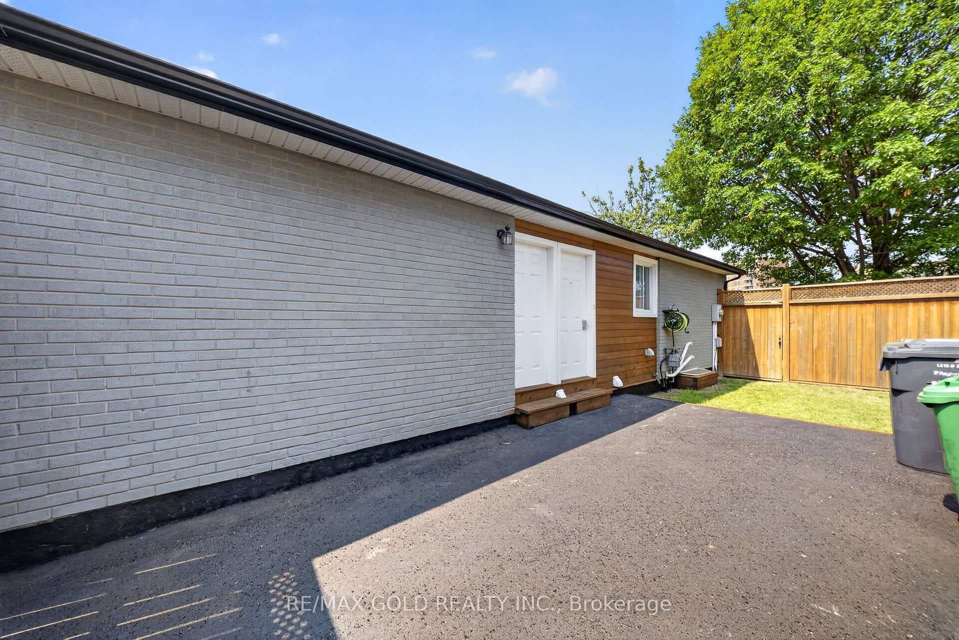 Photo 36 of 22 Deeside Crescent, Brampton, Southgate — HOMEH