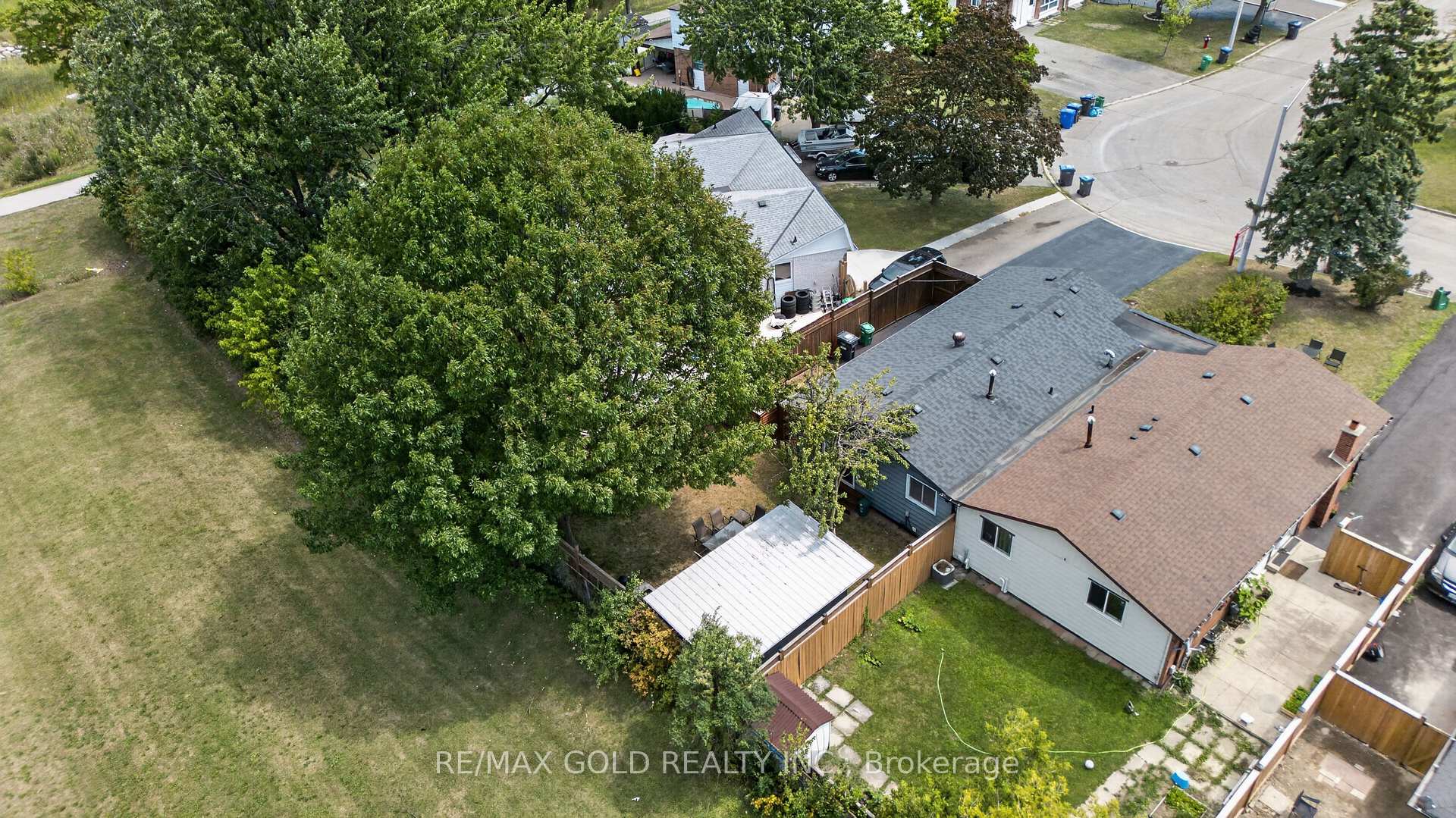 Photo 42 of 22 Deeside Crescent, Brampton, Southgate — HOMEH