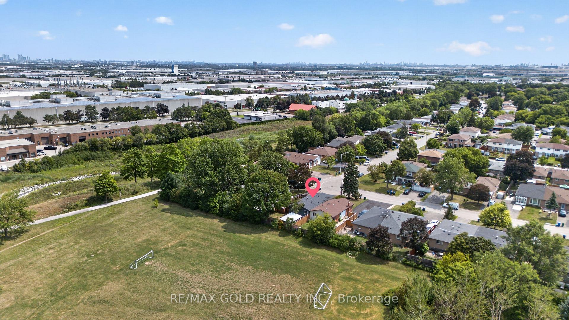Photo 45 of 22 Deeside Crescent, Brampton, Southgate — HOMEH