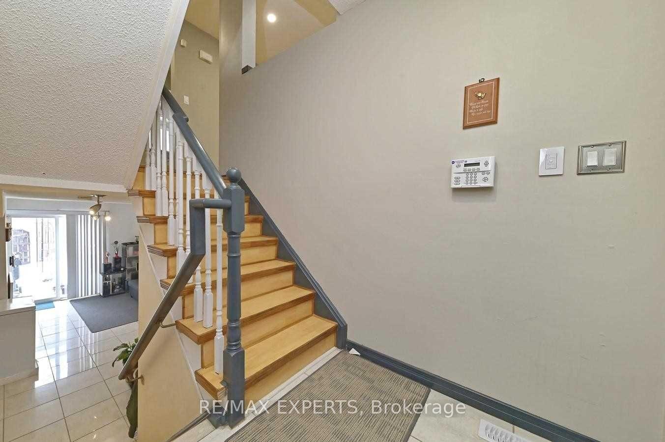 Photo 3 of Unit 3, 65 Brickyard Way, Brampton, Brampton North — HOMEH