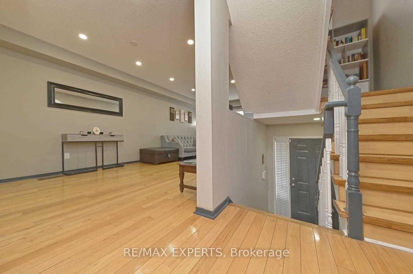 Photo 4 of Unit 3, 65 Brickyard Way, Brampton, Brampton North — HOMEH