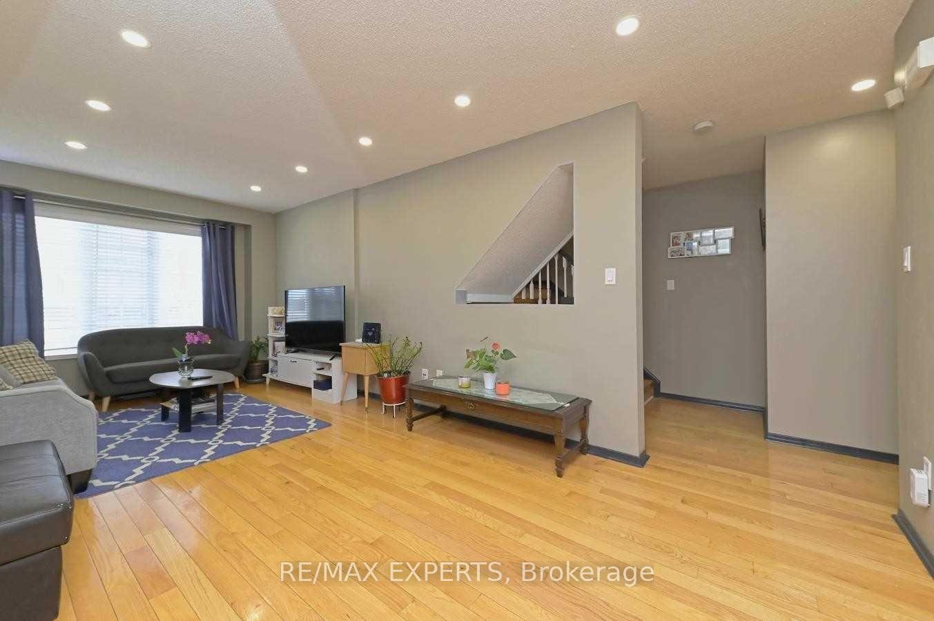Photo 5 of Unit 3, 65 Brickyard Way, Brampton, Brampton North — HOMEH