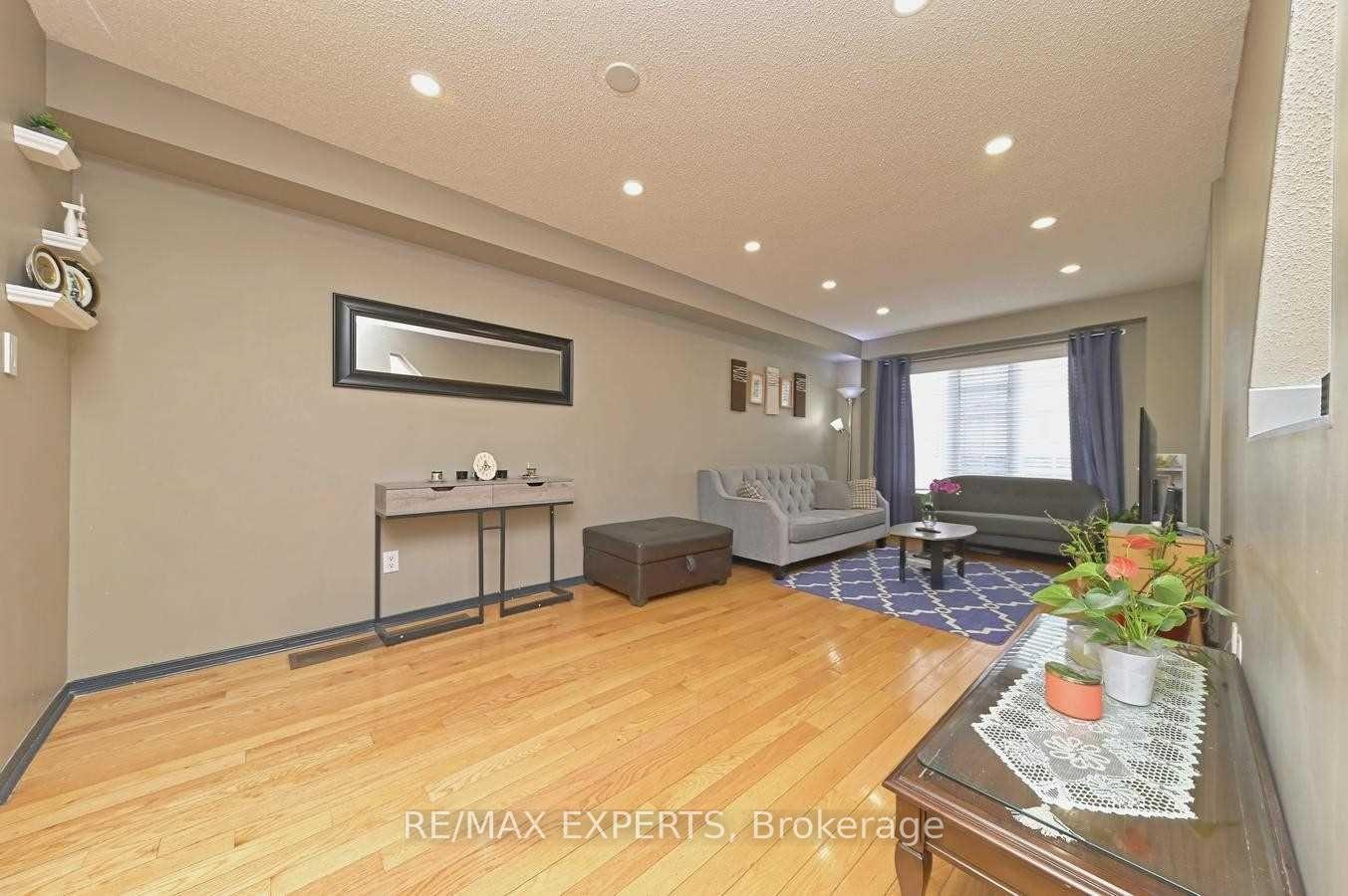 Photo 6 of Unit 3, 65 Brickyard Way, Brampton, Brampton North — HOMEH