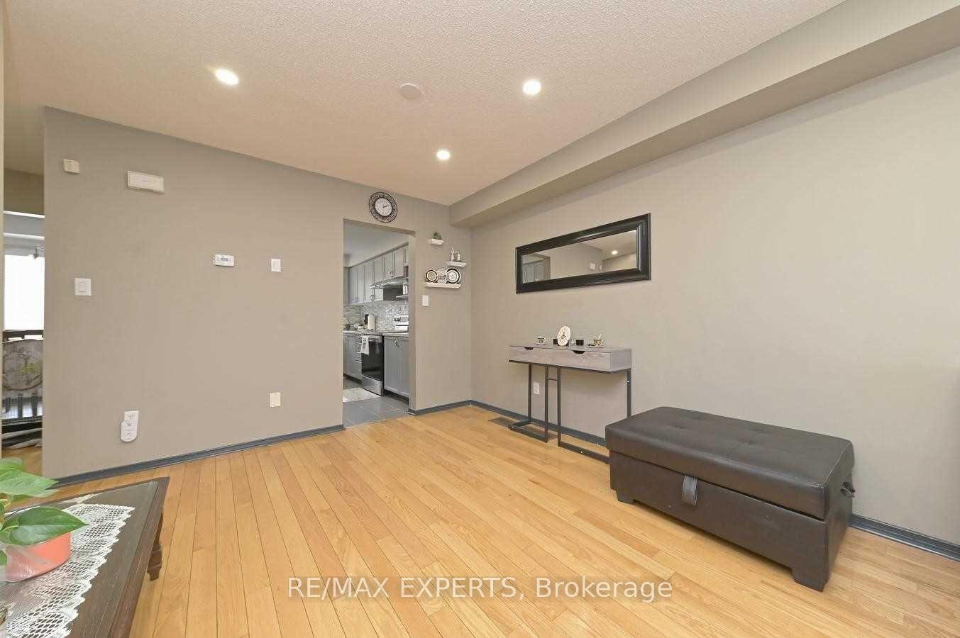 Photo 8 of Unit 3, 65 Brickyard Way, Brampton, Brampton North — HOMEH