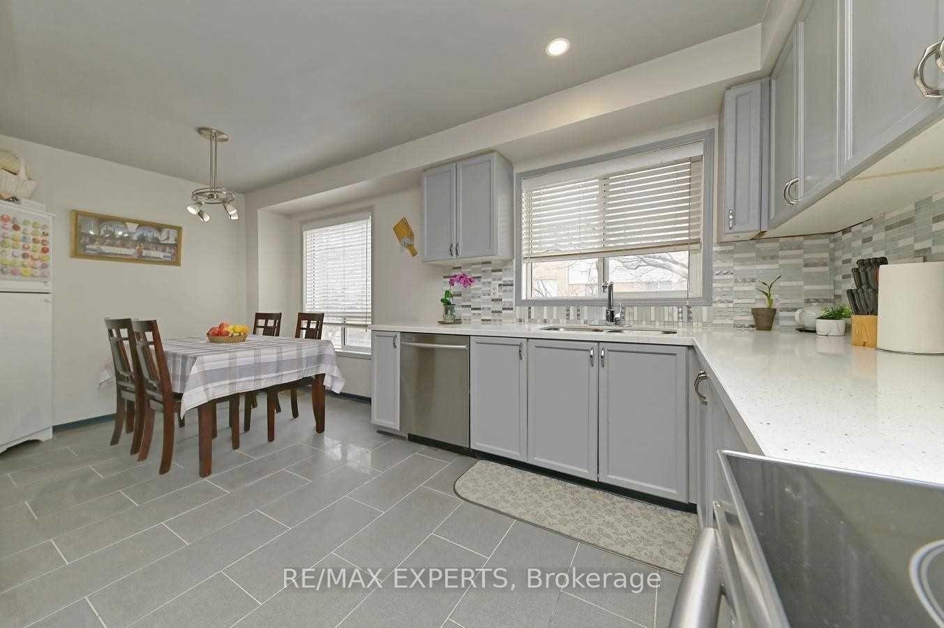 Photo 9 of Unit 3, 65 Brickyard Way, Brampton, Brampton North — HOMEH