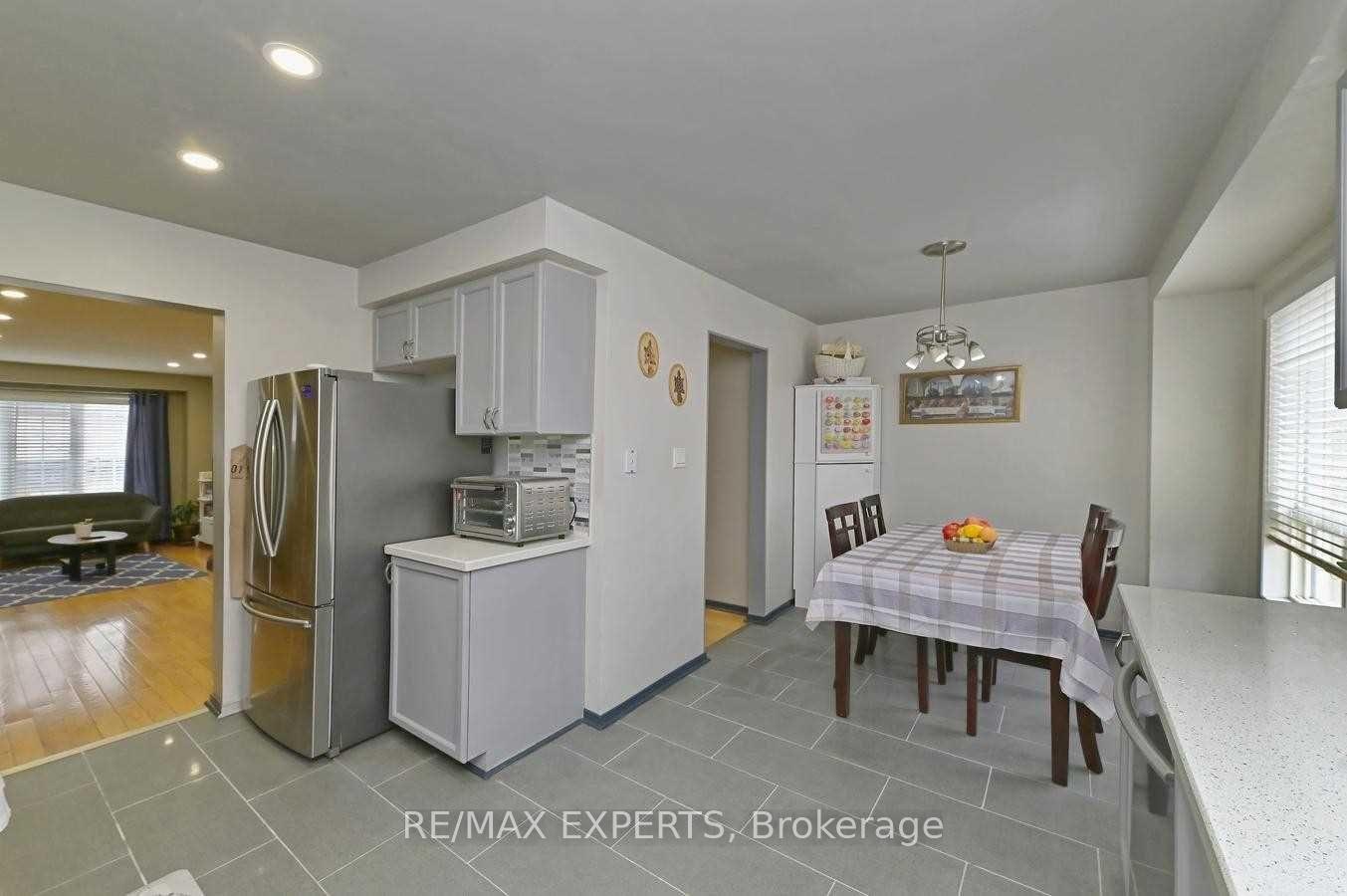 Photo 11 of Unit 3, 65 Brickyard Way, Brampton, Brampton North — HOMEH