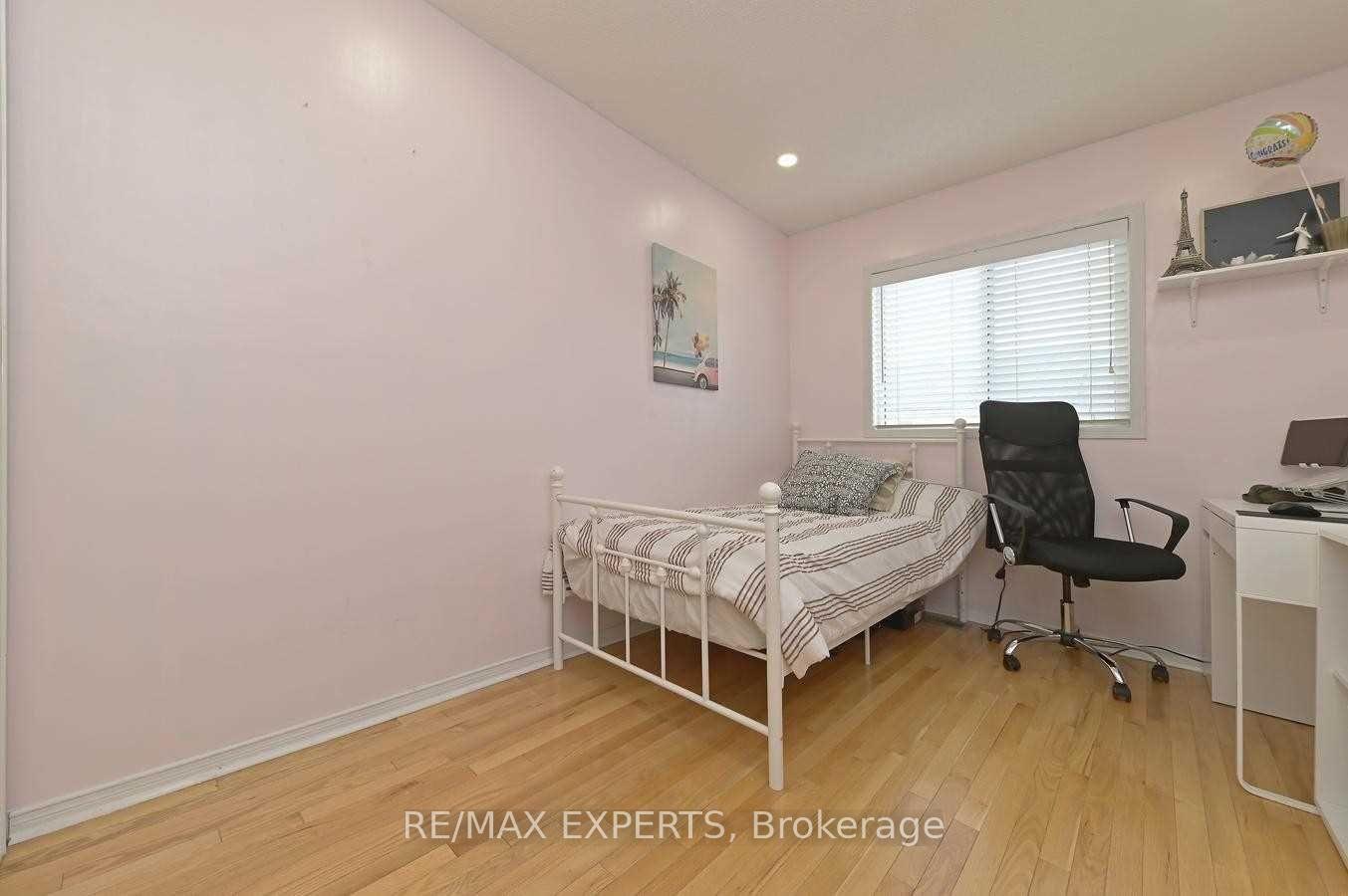 Photo 12 of Unit 3, 65 Brickyard Way, Brampton, Brampton North — HOMEH
