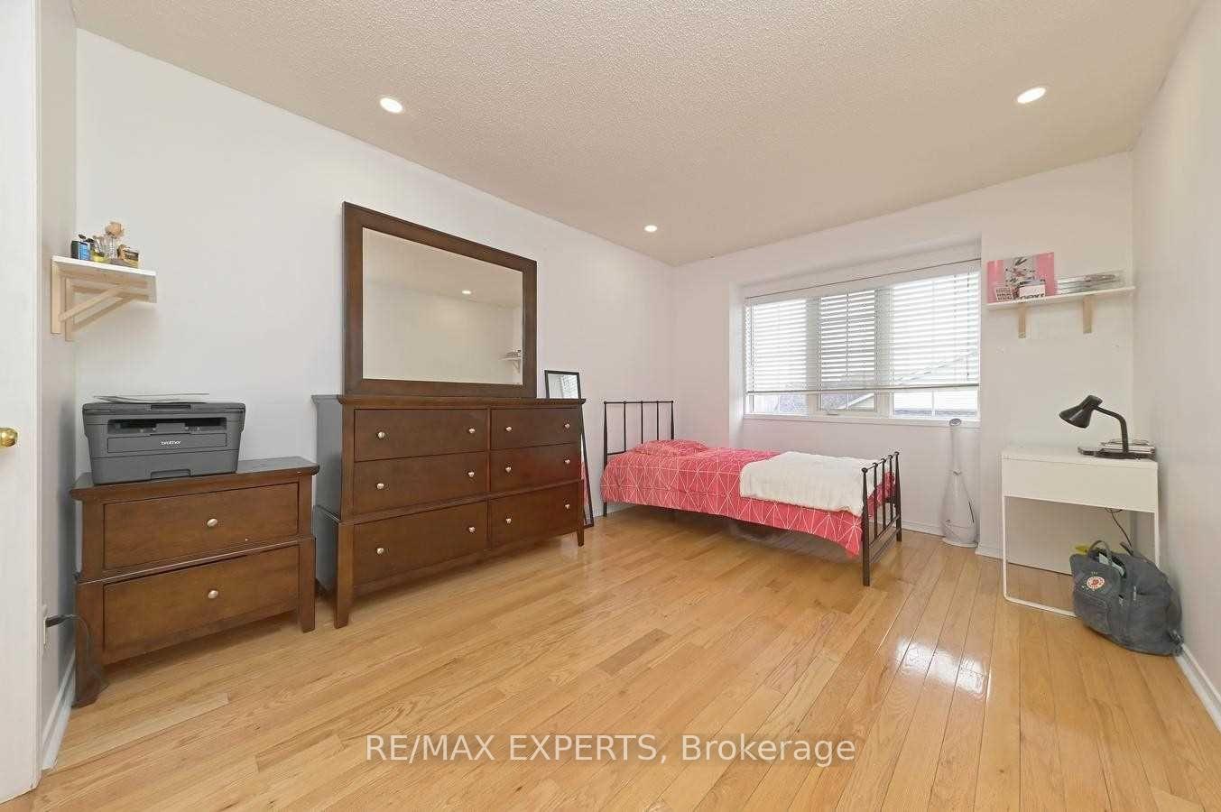 Photo 14 of Unit 3, 65 Brickyard Way, Brampton, Brampton North — HOMEH