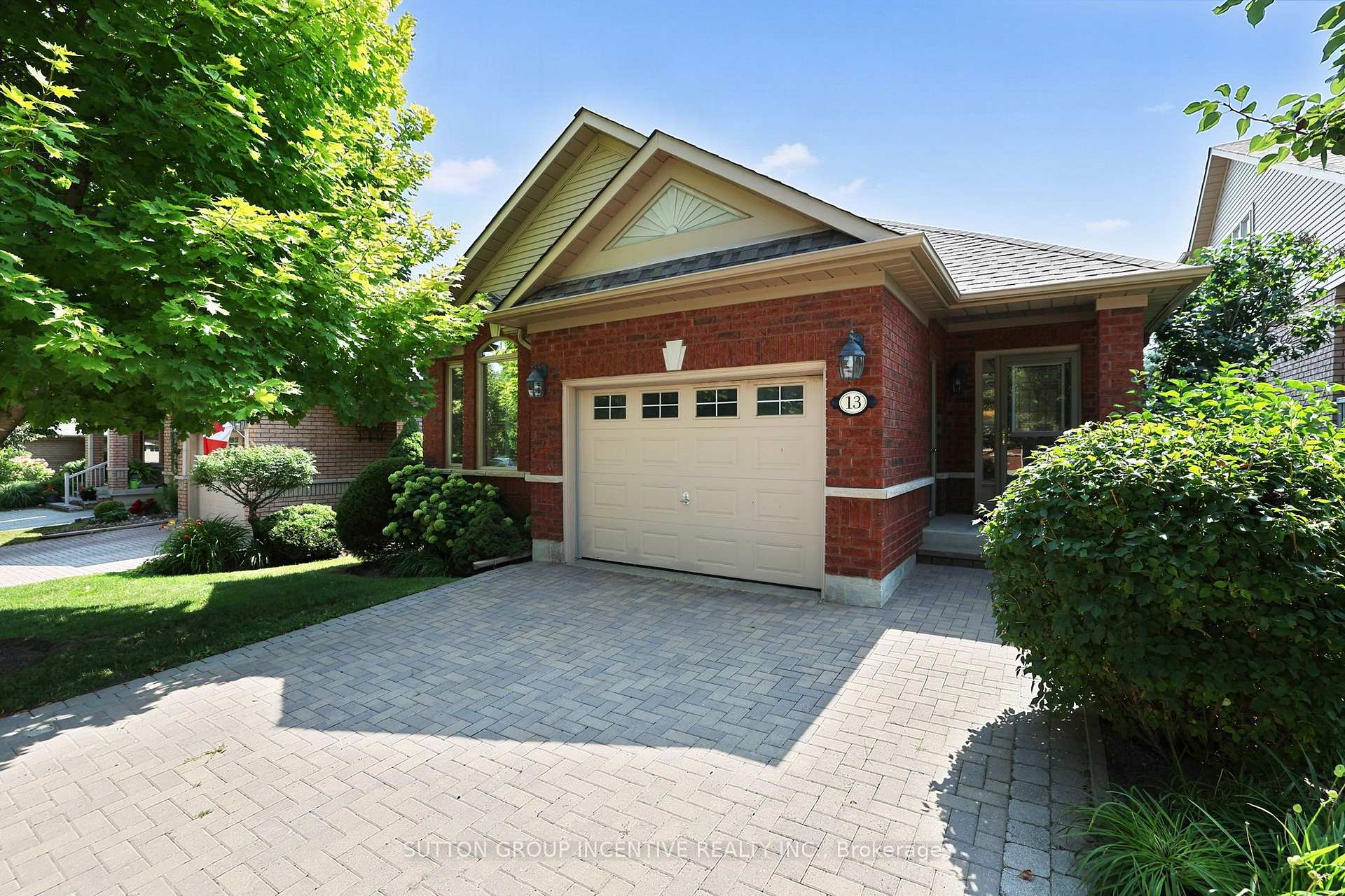 Photo 2 of 13 Renaissance Point, New Tecumseth, Rural New Tecumseth — HOMEH