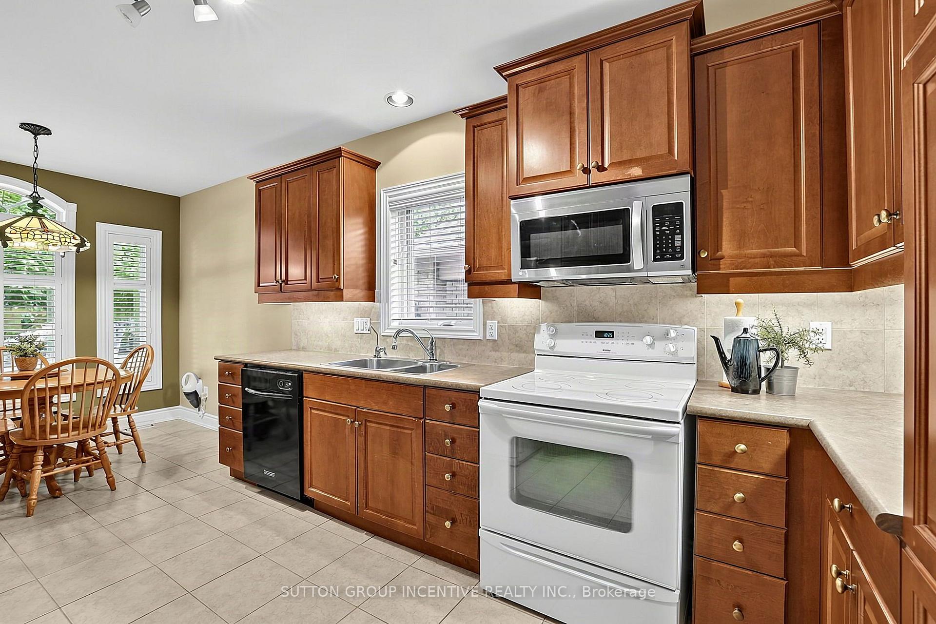 Photo 8 of 13 Renaissance Point, New Tecumseth, Rural New Tecumseth — HOMEH