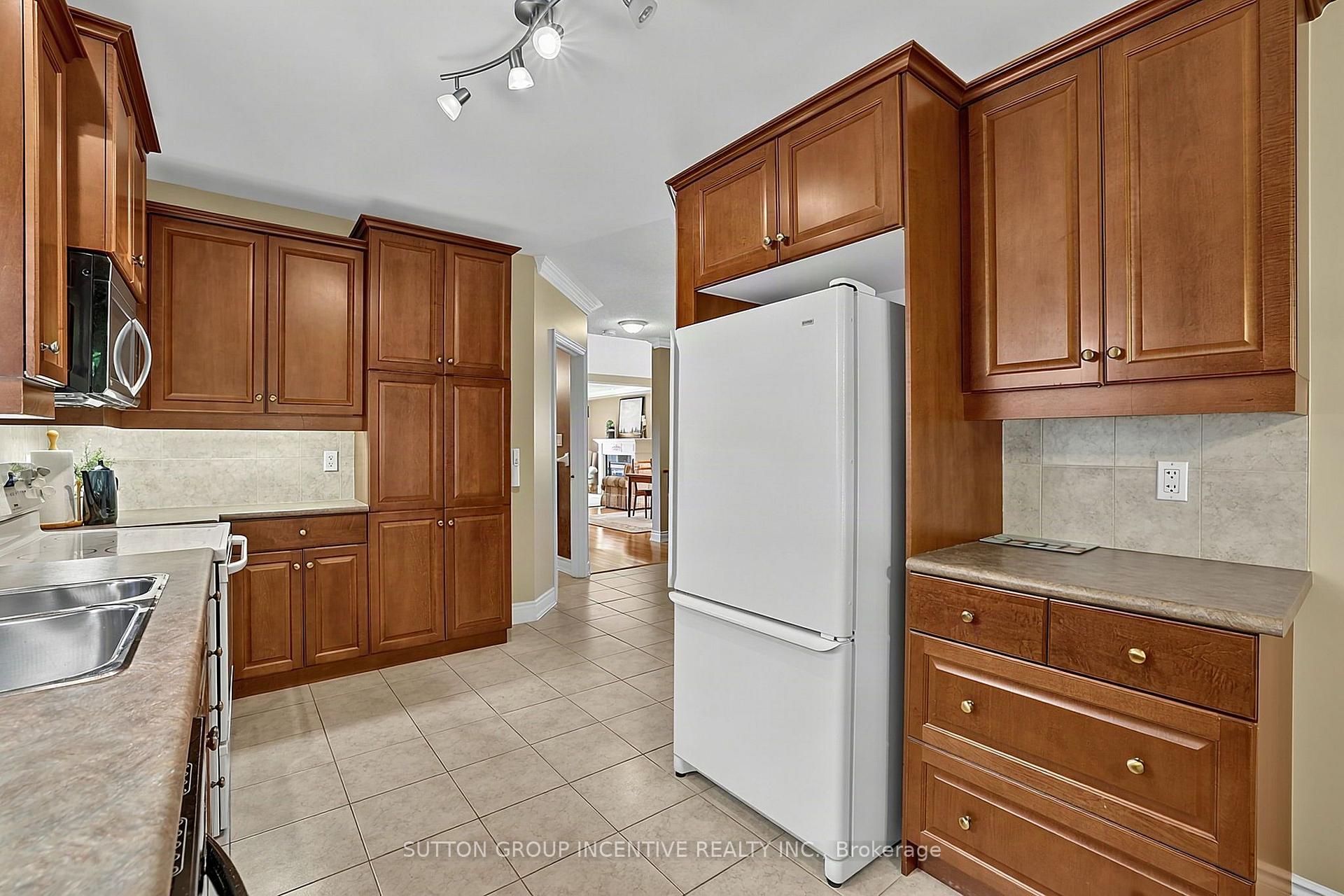 Photo 10 of 13 Renaissance Point, New Tecumseth, Rural New Tecumseth — HOMEH