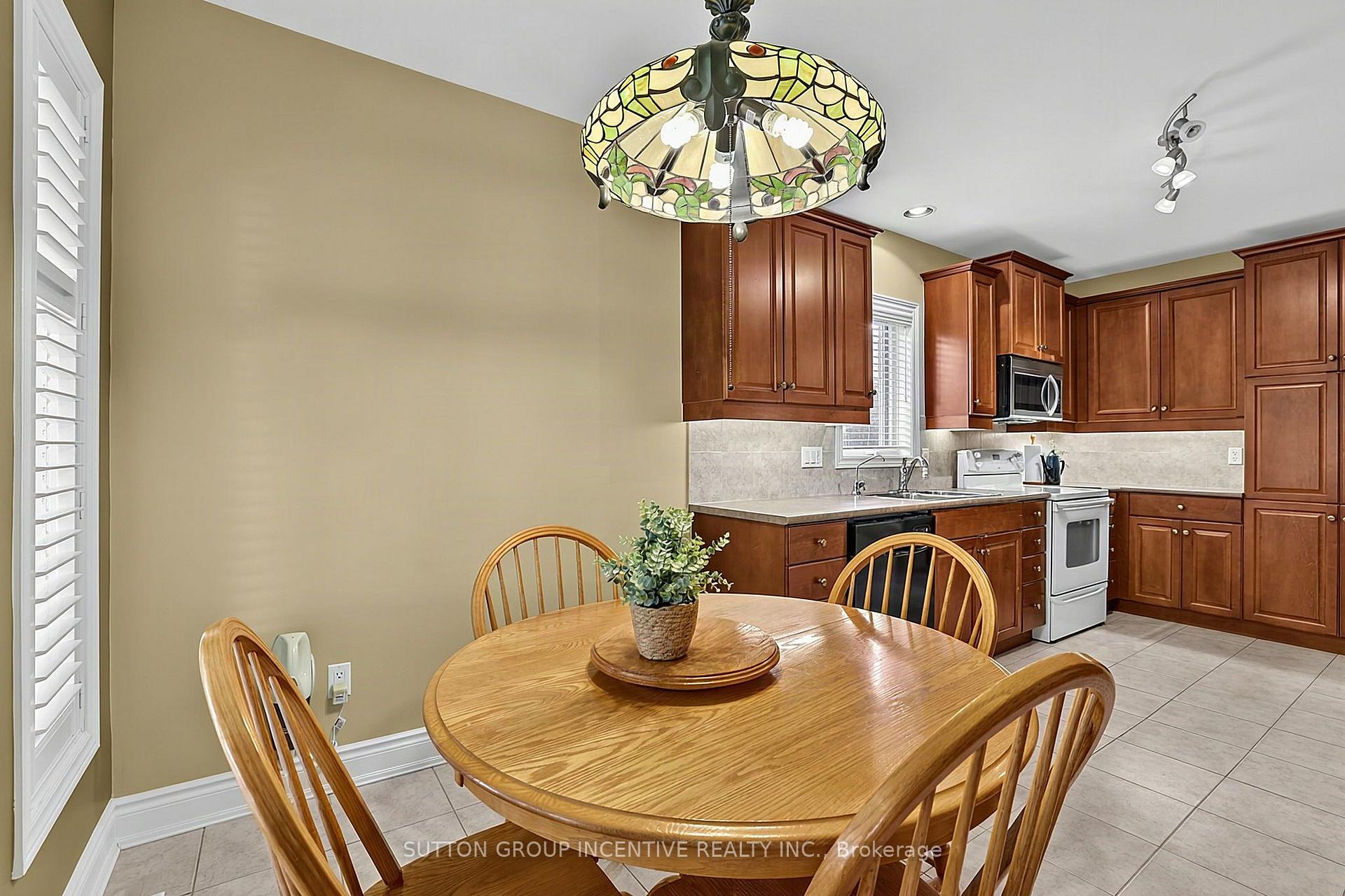 Photo 12 of 13 Renaissance Point, New Tecumseth, Rural New Tecumseth — HOMEH