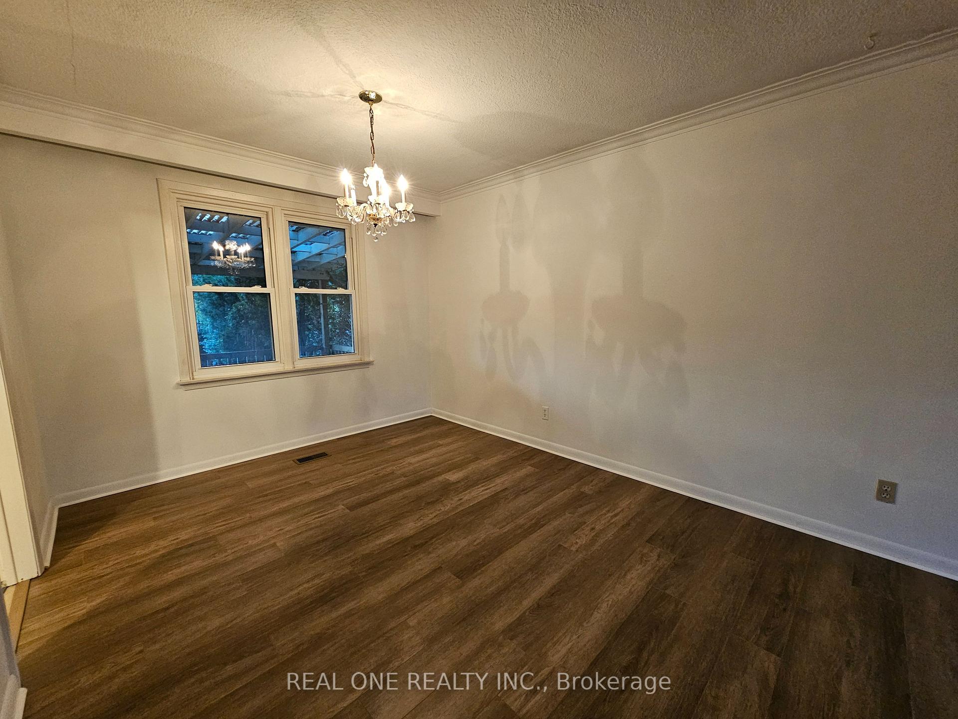 Photo 6 of 6 Fairhill Crescent, North York, Parkwoods-Donalda — HOMEH