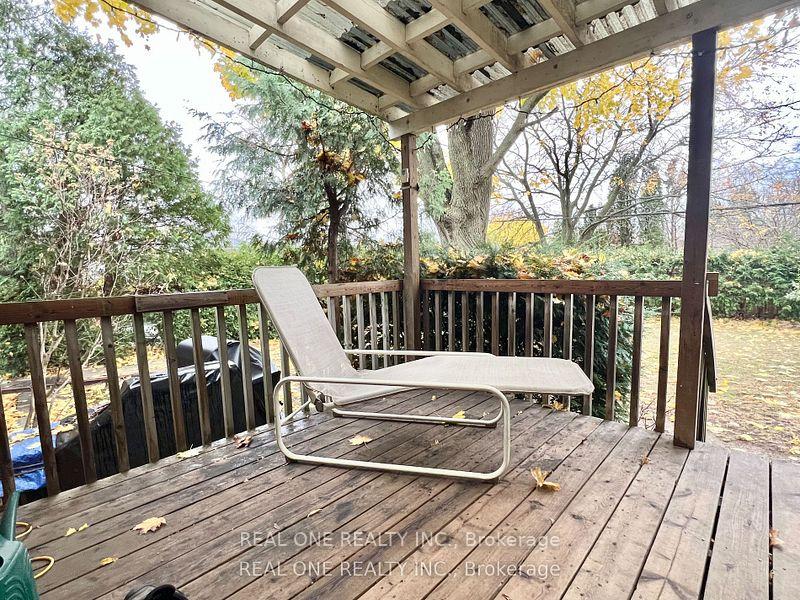 Photo 17 of 6 Fairhill Crescent, North York, Parkwoods-Donalda — HOMEH