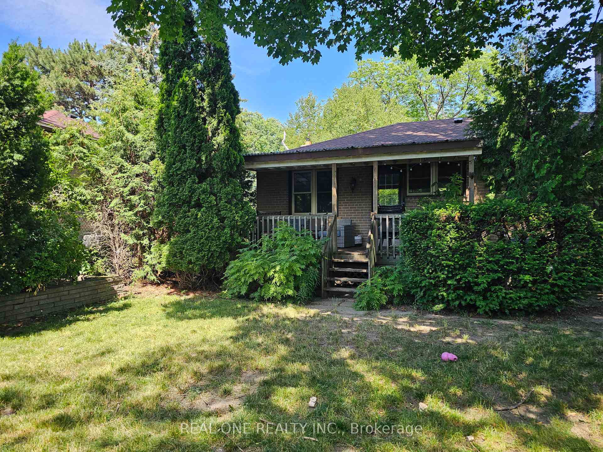 Photo 19 of 6 Fairhill Crescent, North York, Parkwoods-Donalda — HOMEH