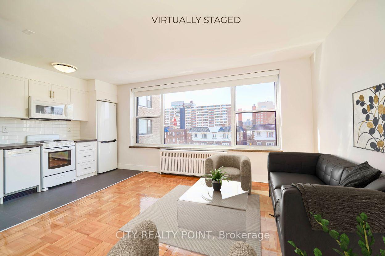 Front of Unit 202, 1545 Bathurst Street