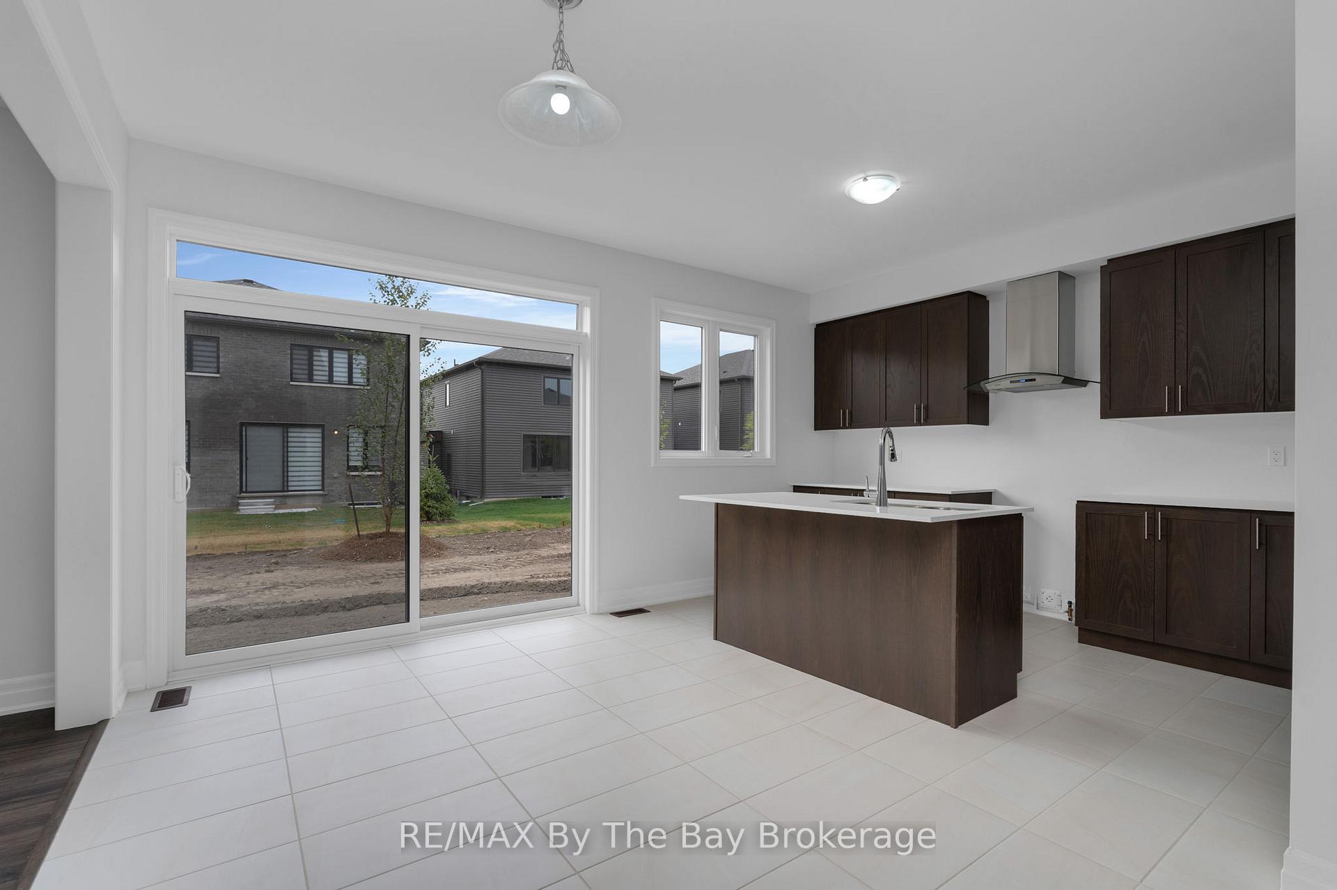 Photo 6 of 48 Del Ray Crescent, Wasaga Beach — HOMEH