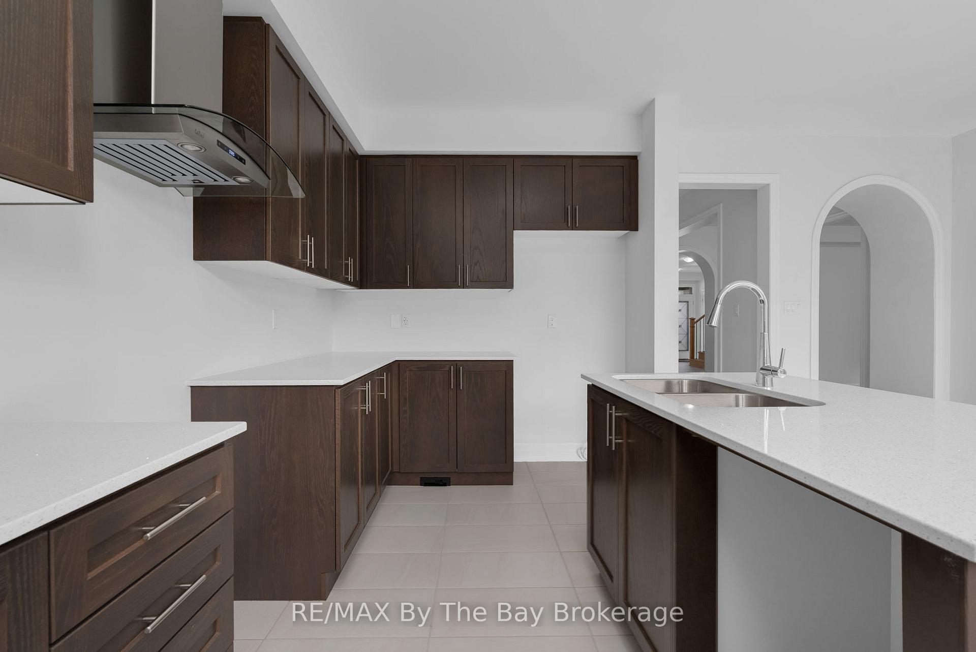 Photo 8 of 48 Del Ray Crescent, Wasaga Beach — HOMEH