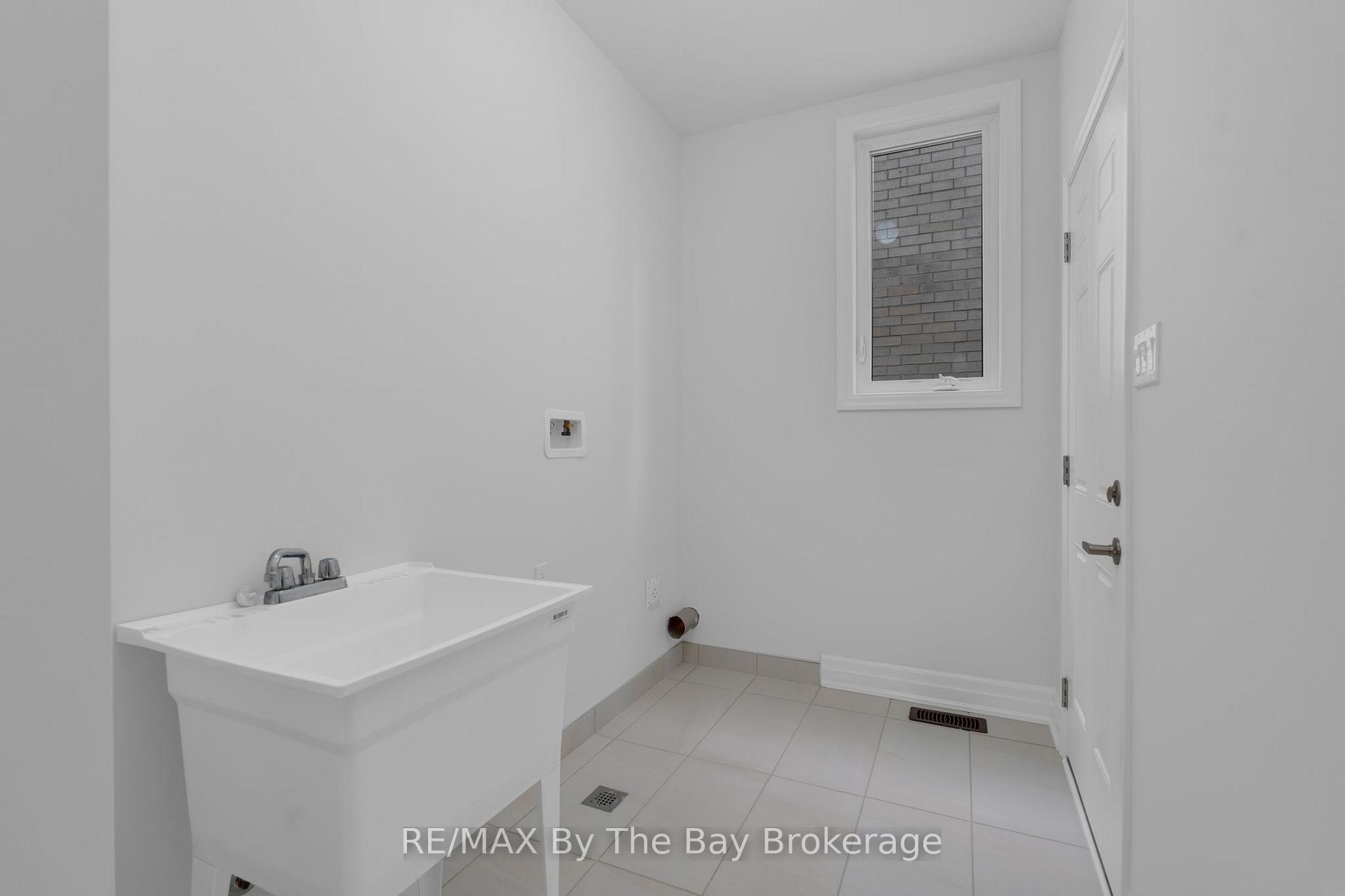 Photo 9 of 48 Del Ray Crescent, Wasaga Beach — HOMEH