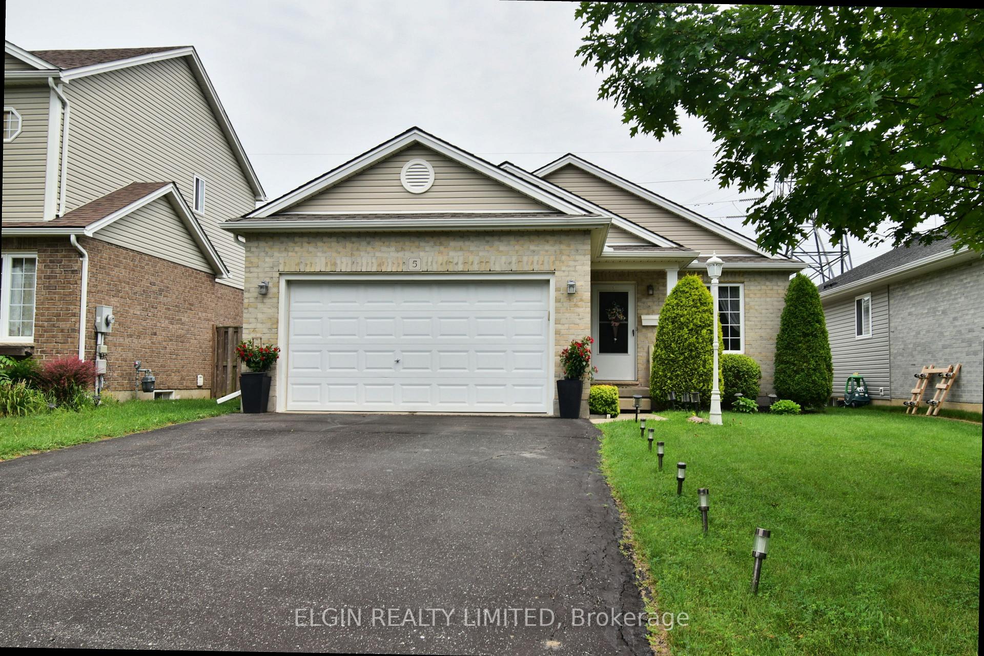 Photo 2 of 5 Havenridge Court, St. Thomas — HOMEH
