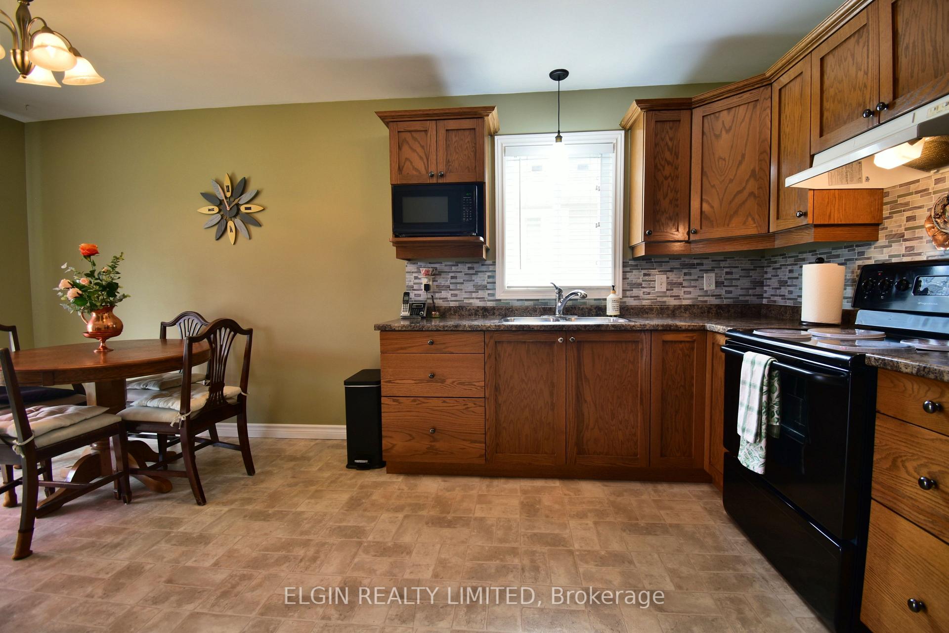 Photo 8 of 5 Havenridge Court, St. Thomas — HOMEH