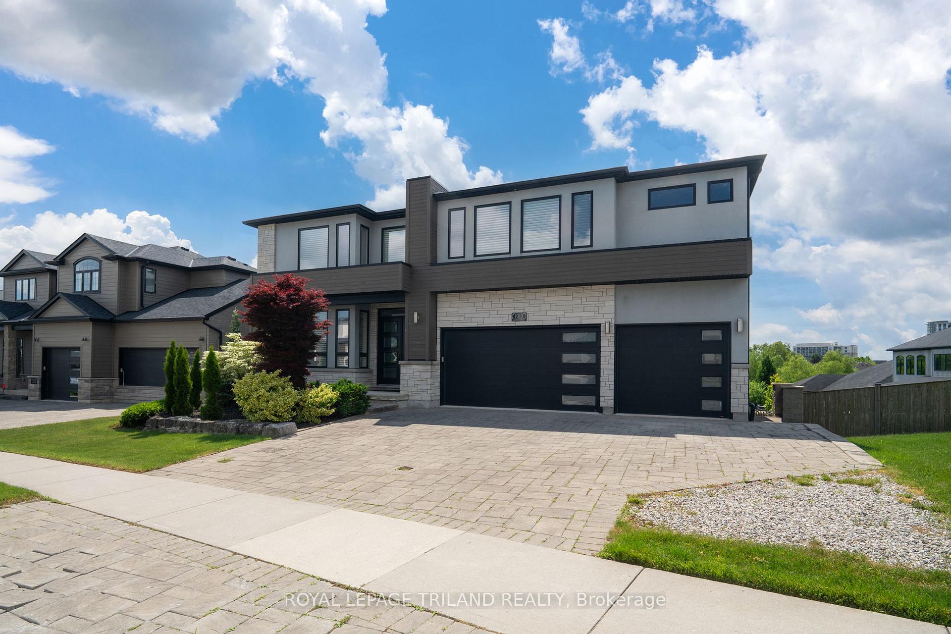 Photo 3 of 1010 Longworth Road, London, South L — HOMEH