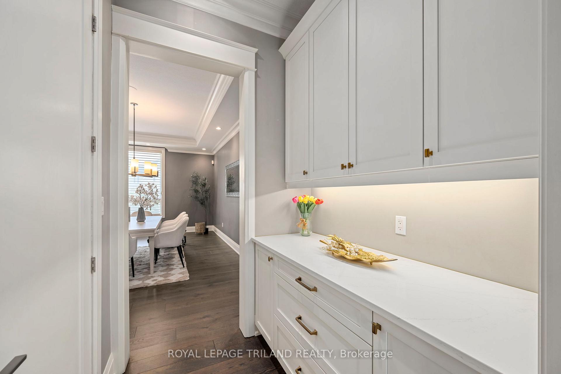 Photo 8 of 1010 Longworth Road, London, South L — HOMEH