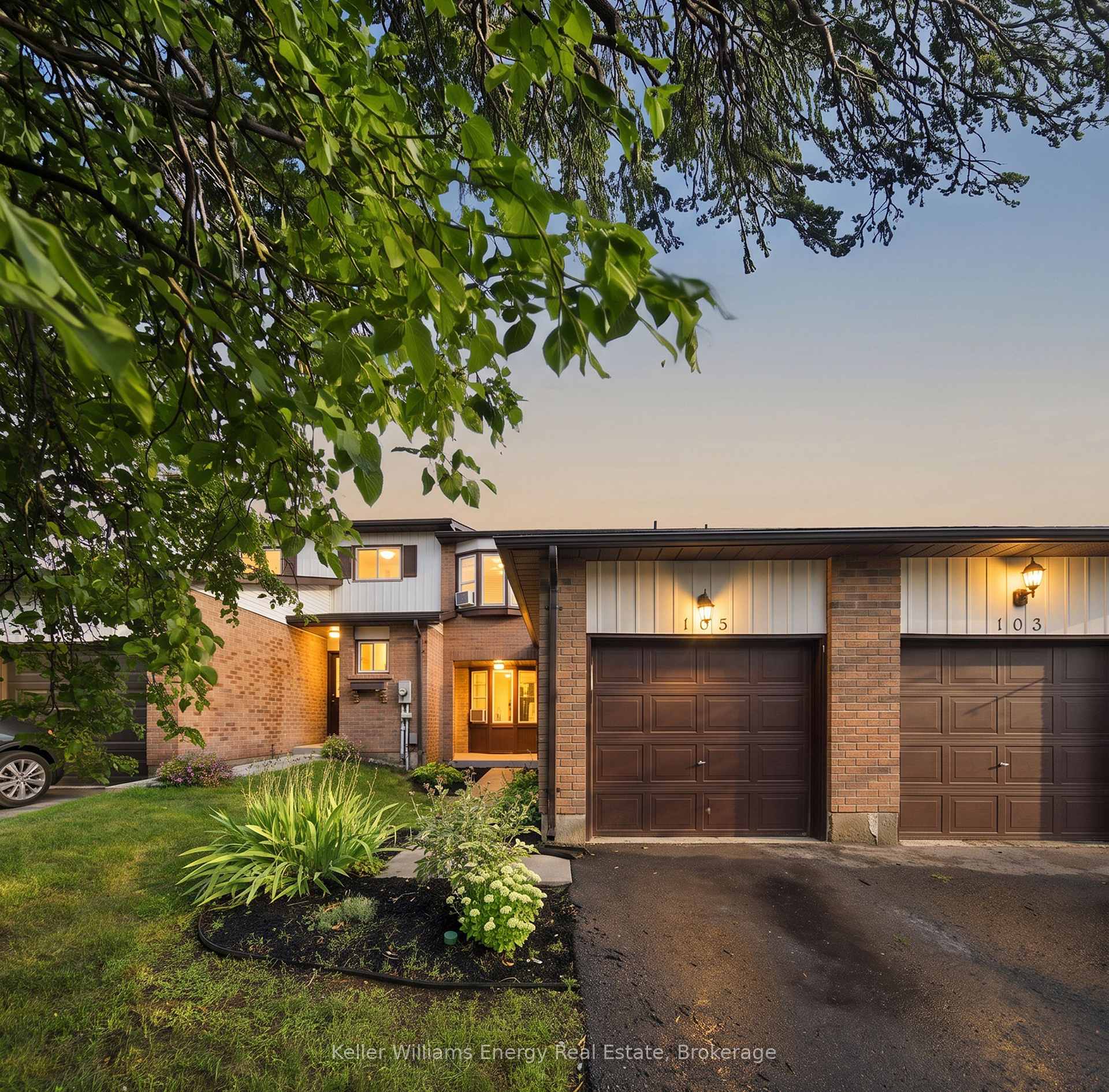 Photo 2 of Unit 105, 700 Harmony Road N, Oshawa, Pinecrest — HOMEH
