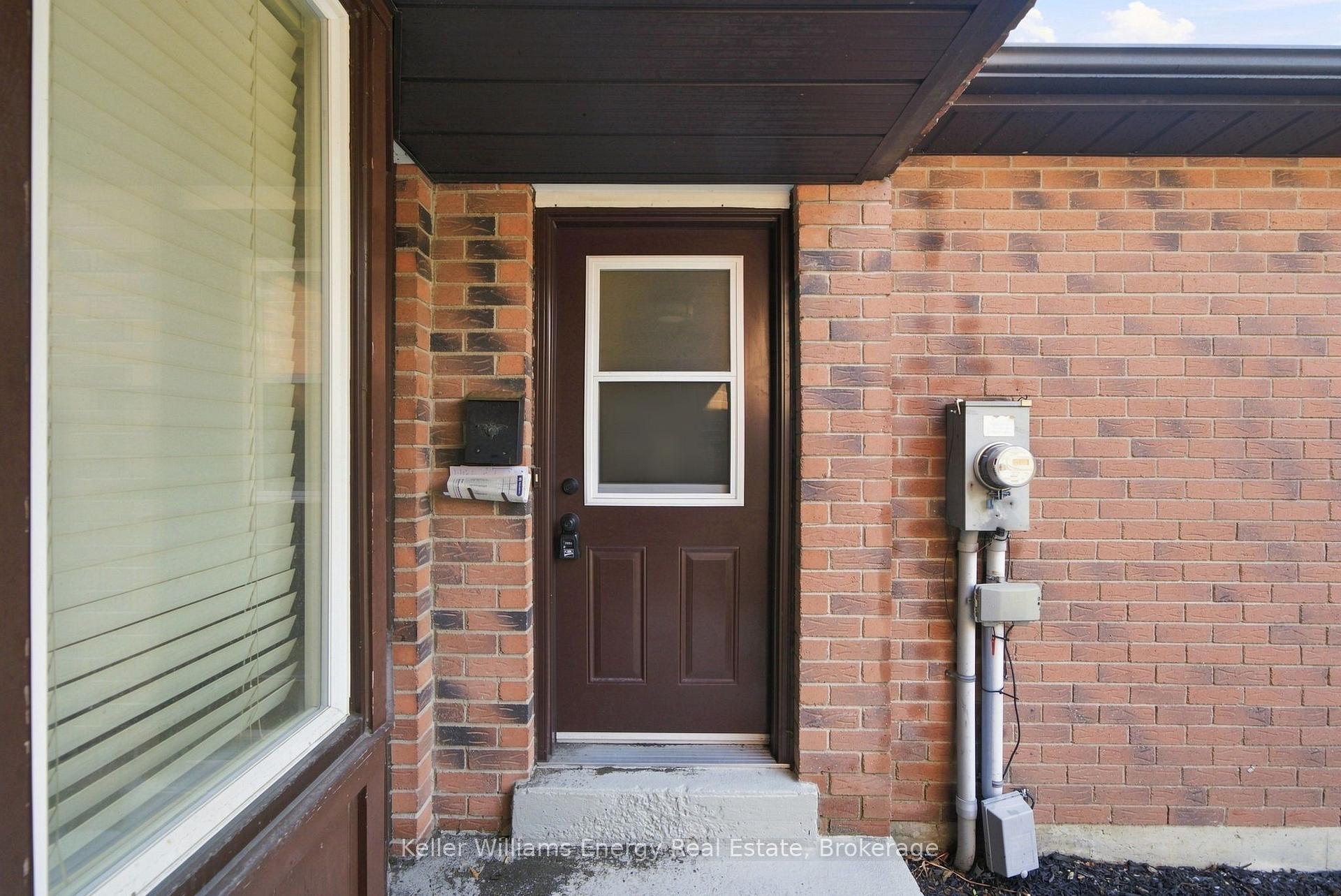 Photo 4 of Unit 105, 700 Harmony Road N, Oshawa, Pinecrest — HOMEH
