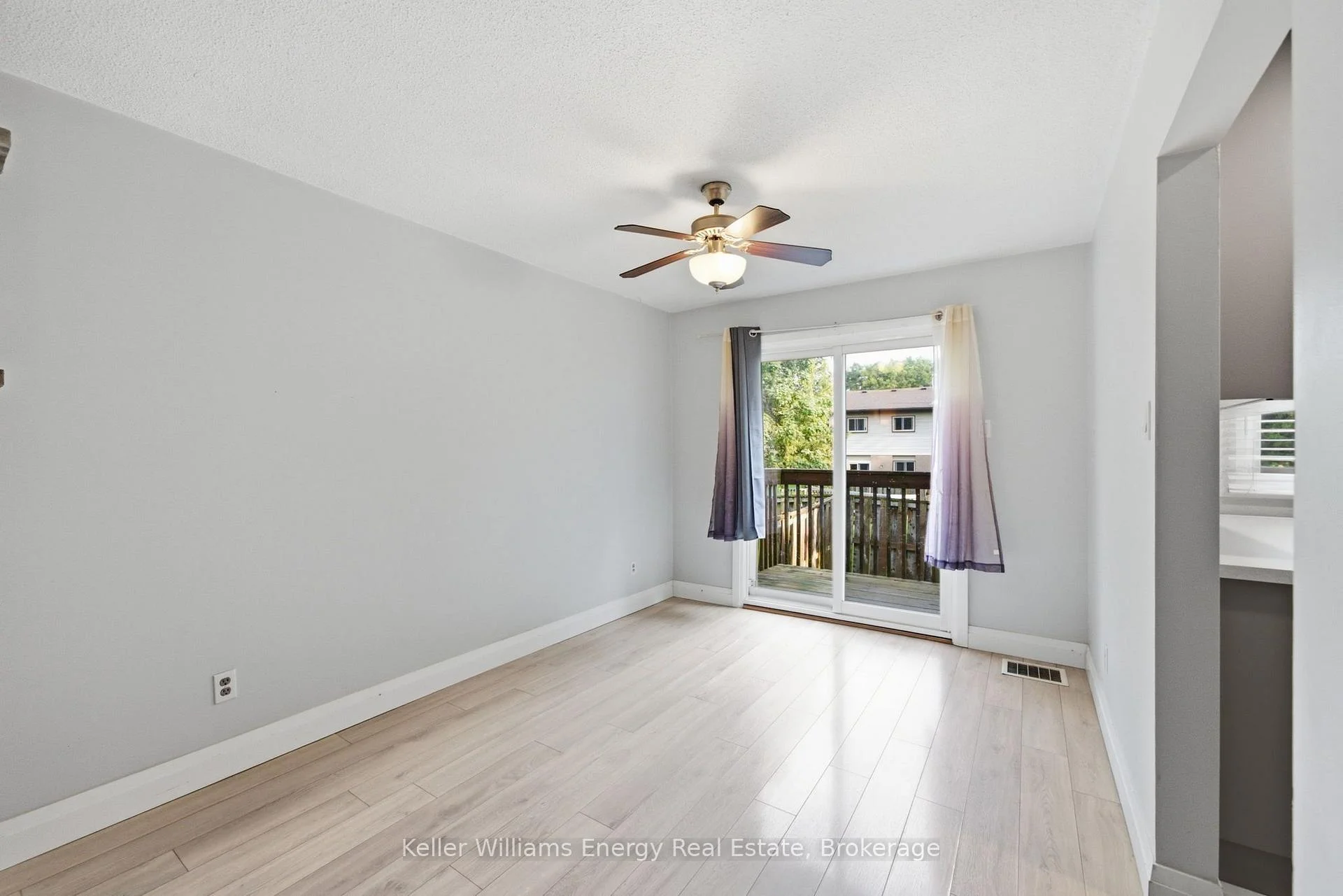 Photo 10 of Unit 105, 700 Harmony Road N, Oshawa, Pinecrest — HOMEH