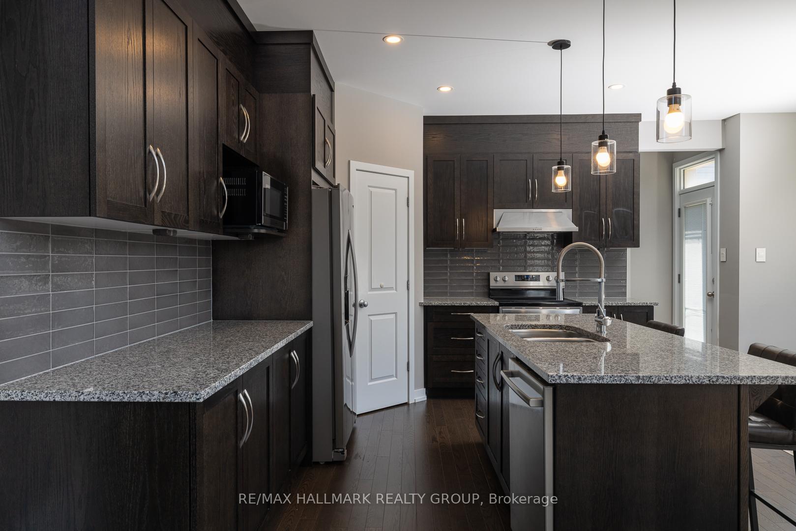 Photo 12 of 305 Oxer Place, Ottawa, Kanata - Emerald Meadows/Trailwest — HOMEH