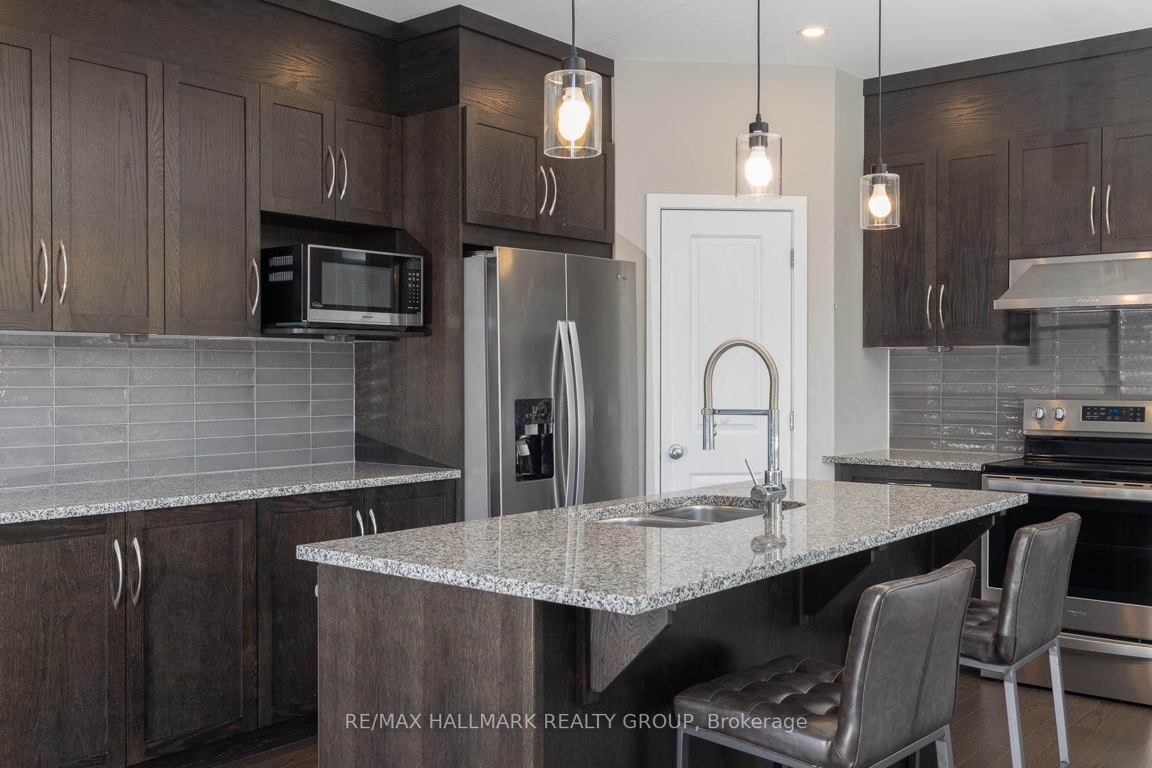 Photo 13 of 305 Oxer Place, Ottawa, Kanata - Emerald Meadows/Trailwest — HOMEH