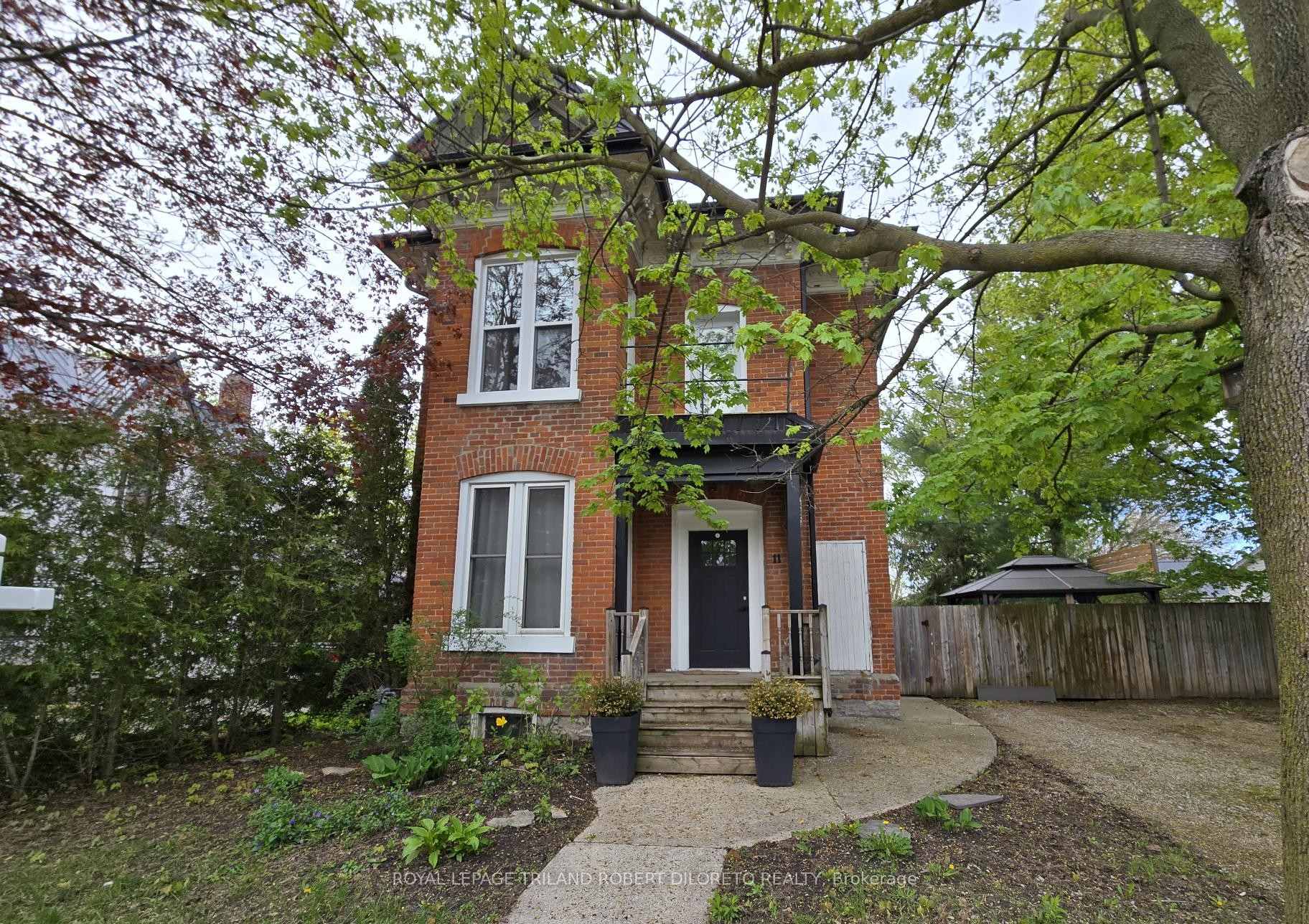 Photo of 11 Maple Street W