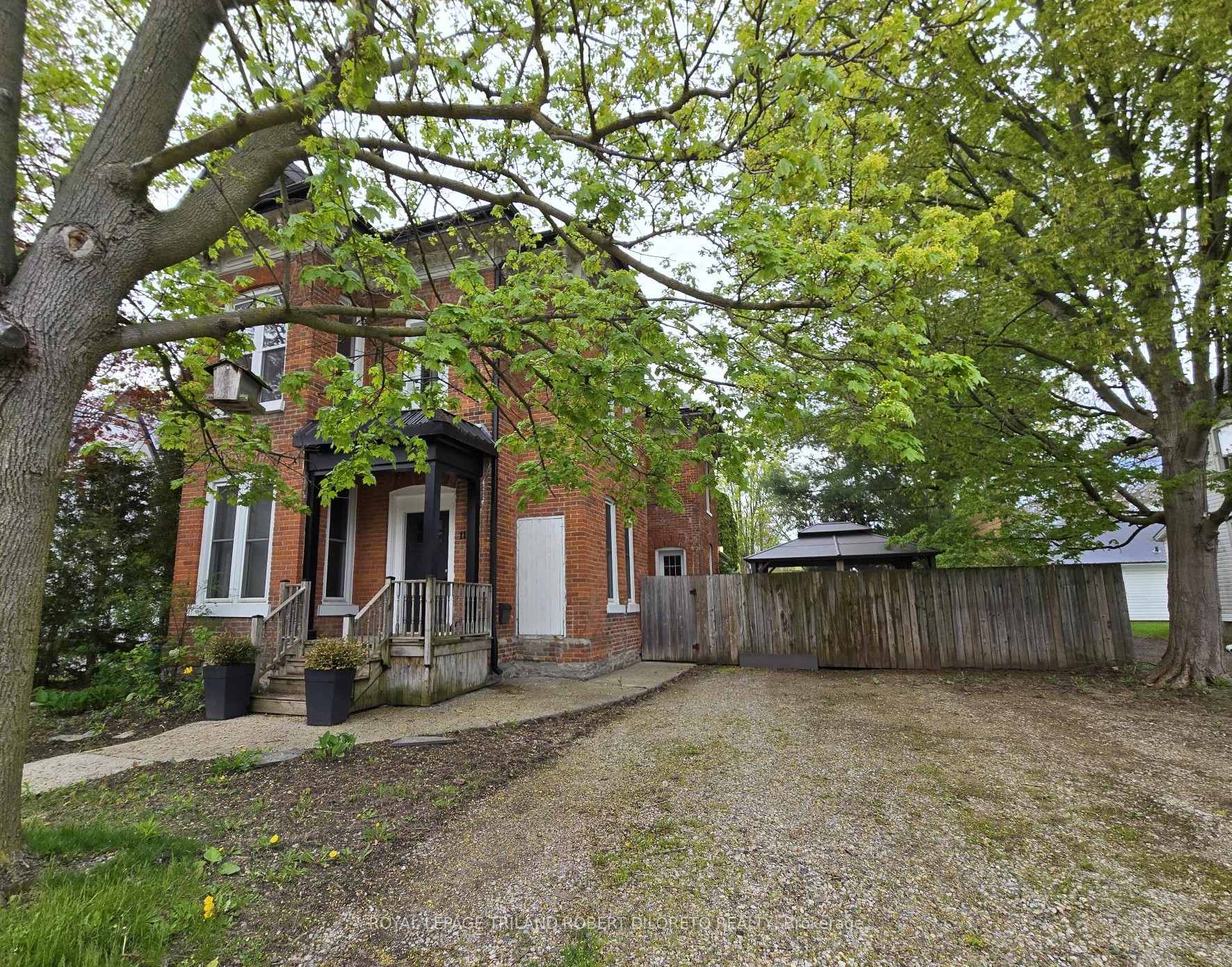 Photo 2 of 11 Maple Street W, Aylmer — HOMEH